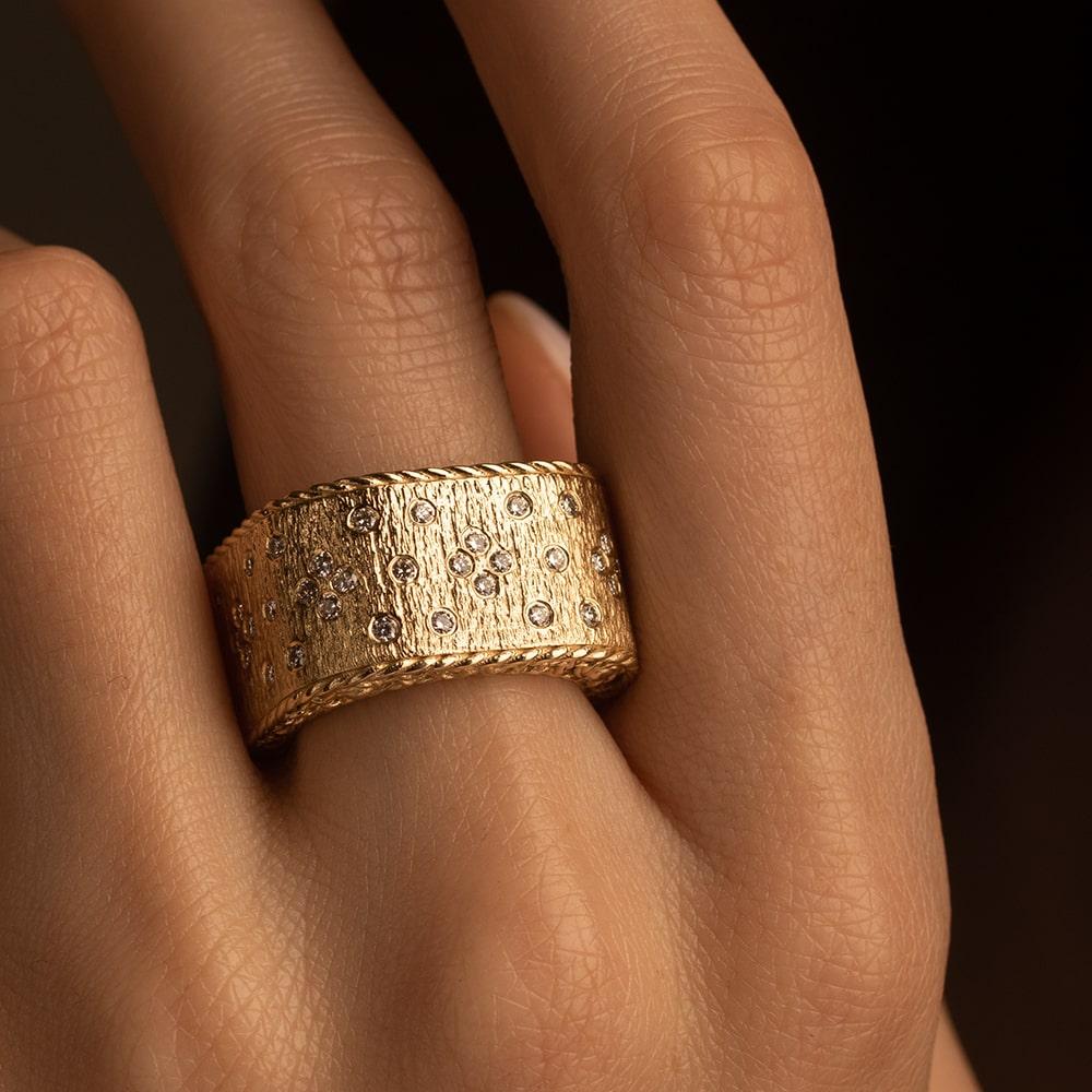 Кольцо из желтого золота с бриллиантами 931696Б