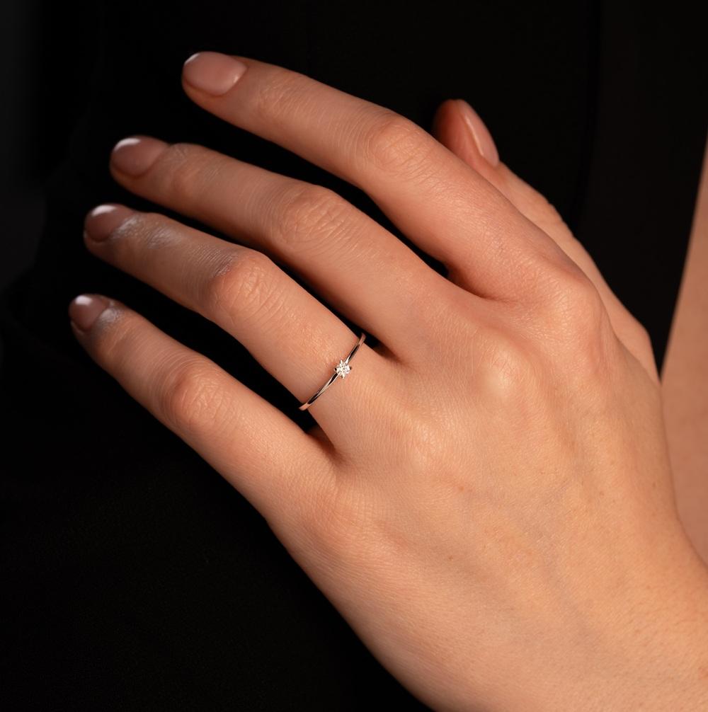 Кольцо из белого золота с бриллиантом 9211003Б