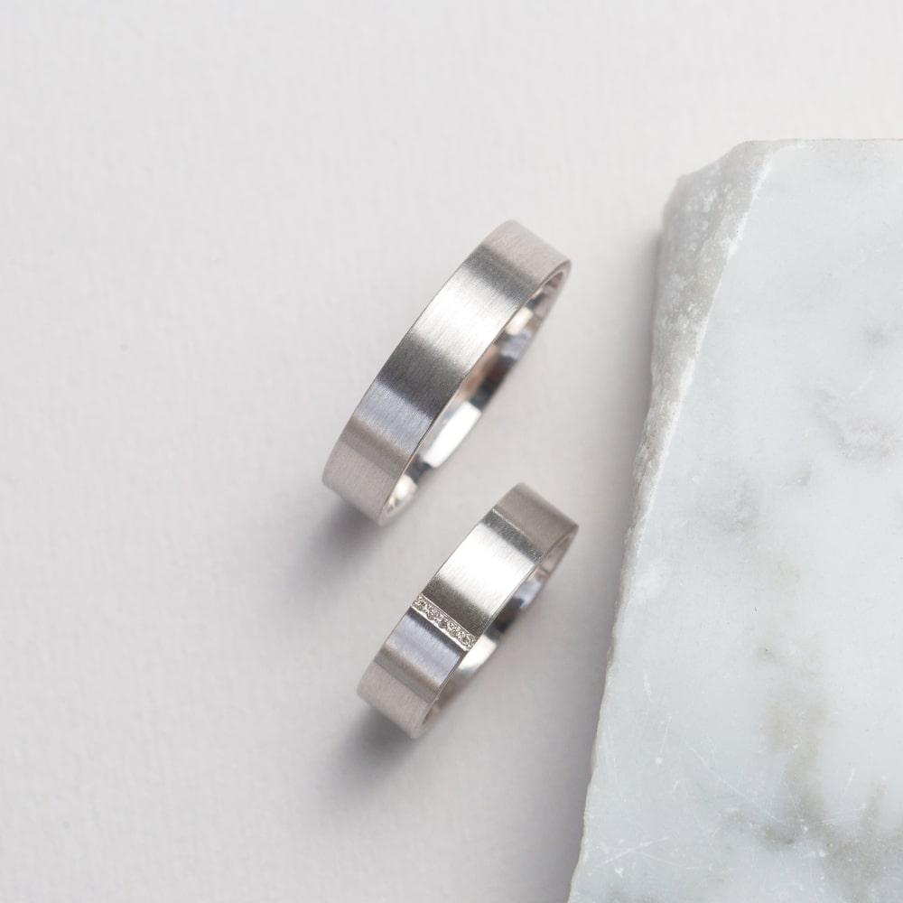 Обручальное кольцо из белого золота 210-000-356