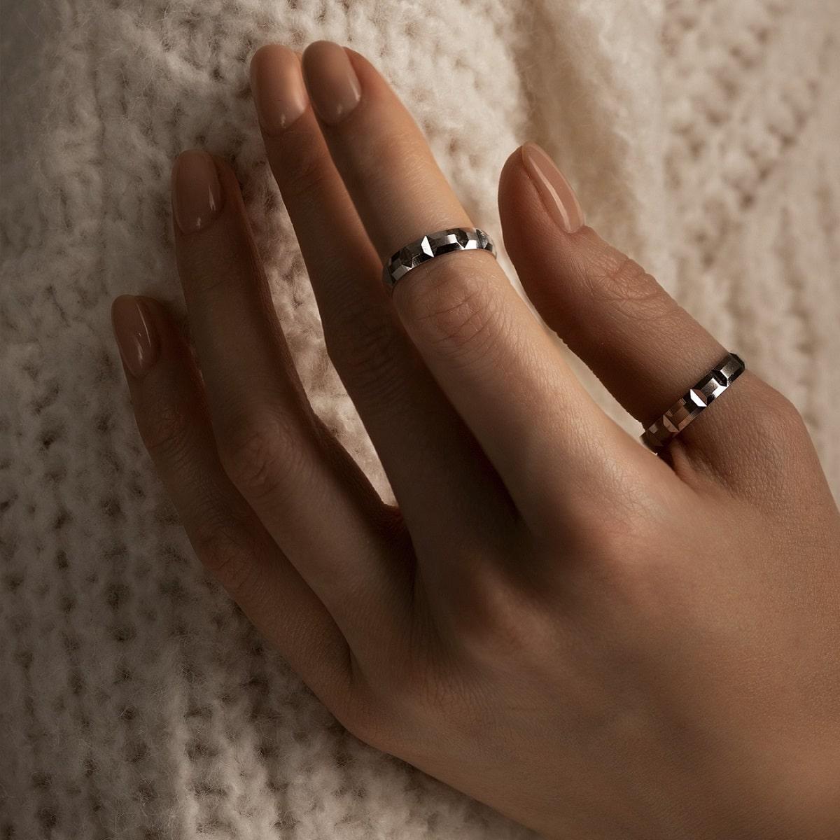 Обручальное кольцо из белого золота 710-000-231