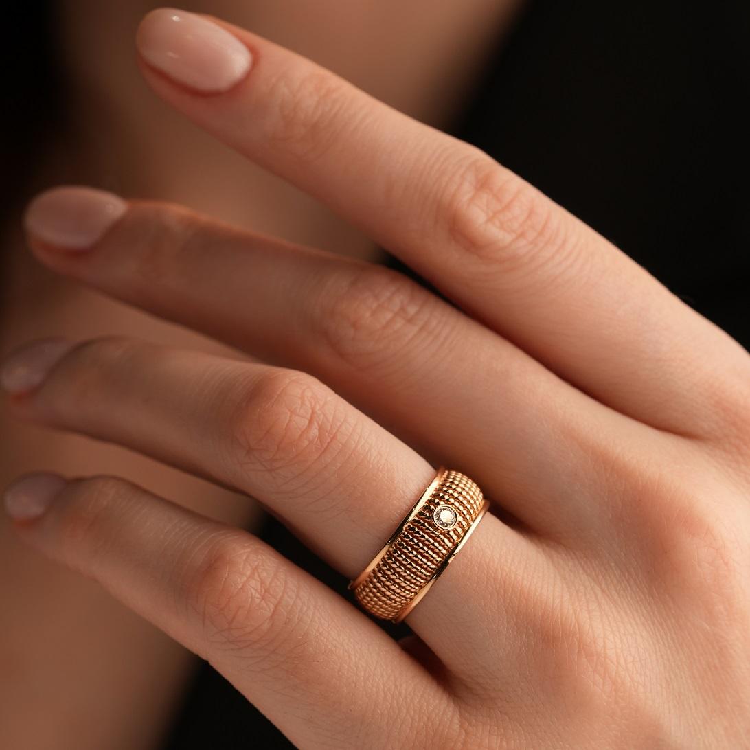 Кольцо из красного золота с бриллиантом 911407Б