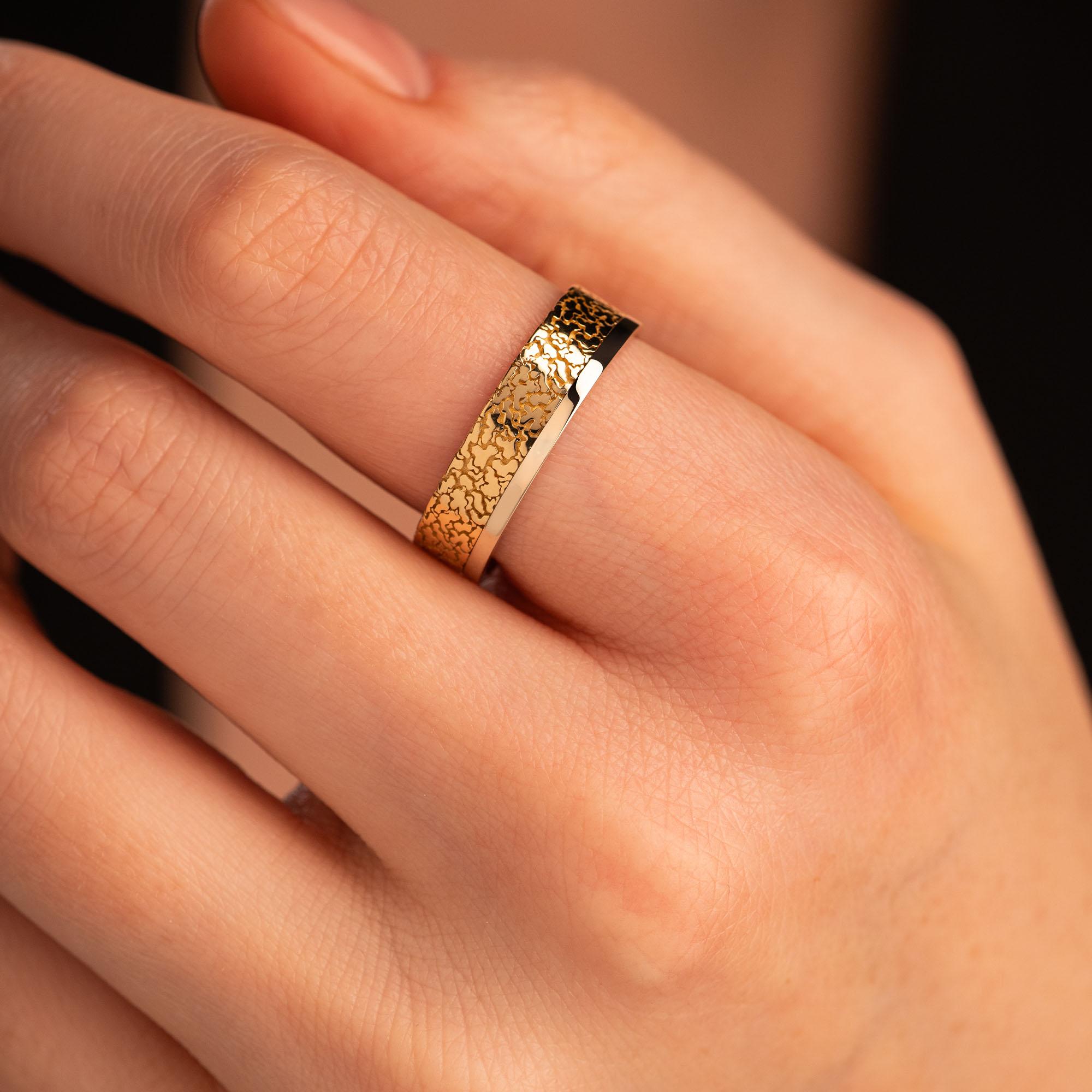 Кольцо из желтого и белого золота 585 пробы 931808