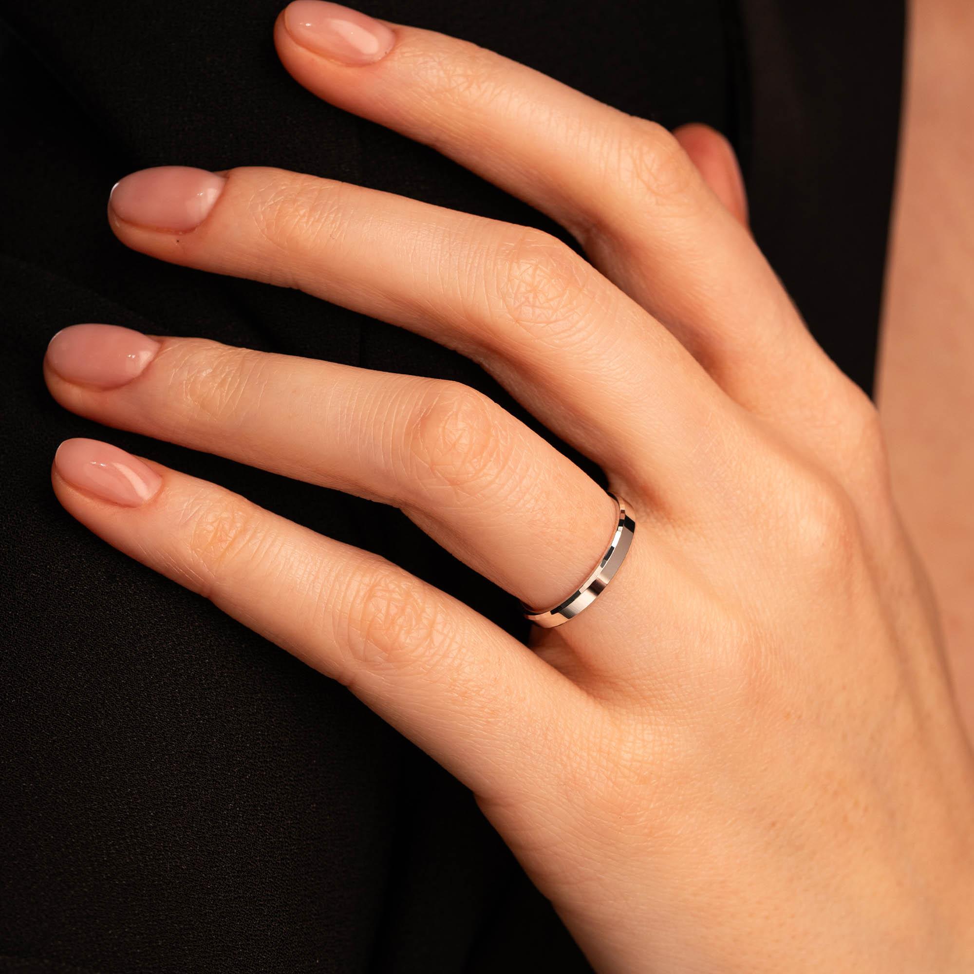 Обручальное кольцо из белого золота 210-000-354