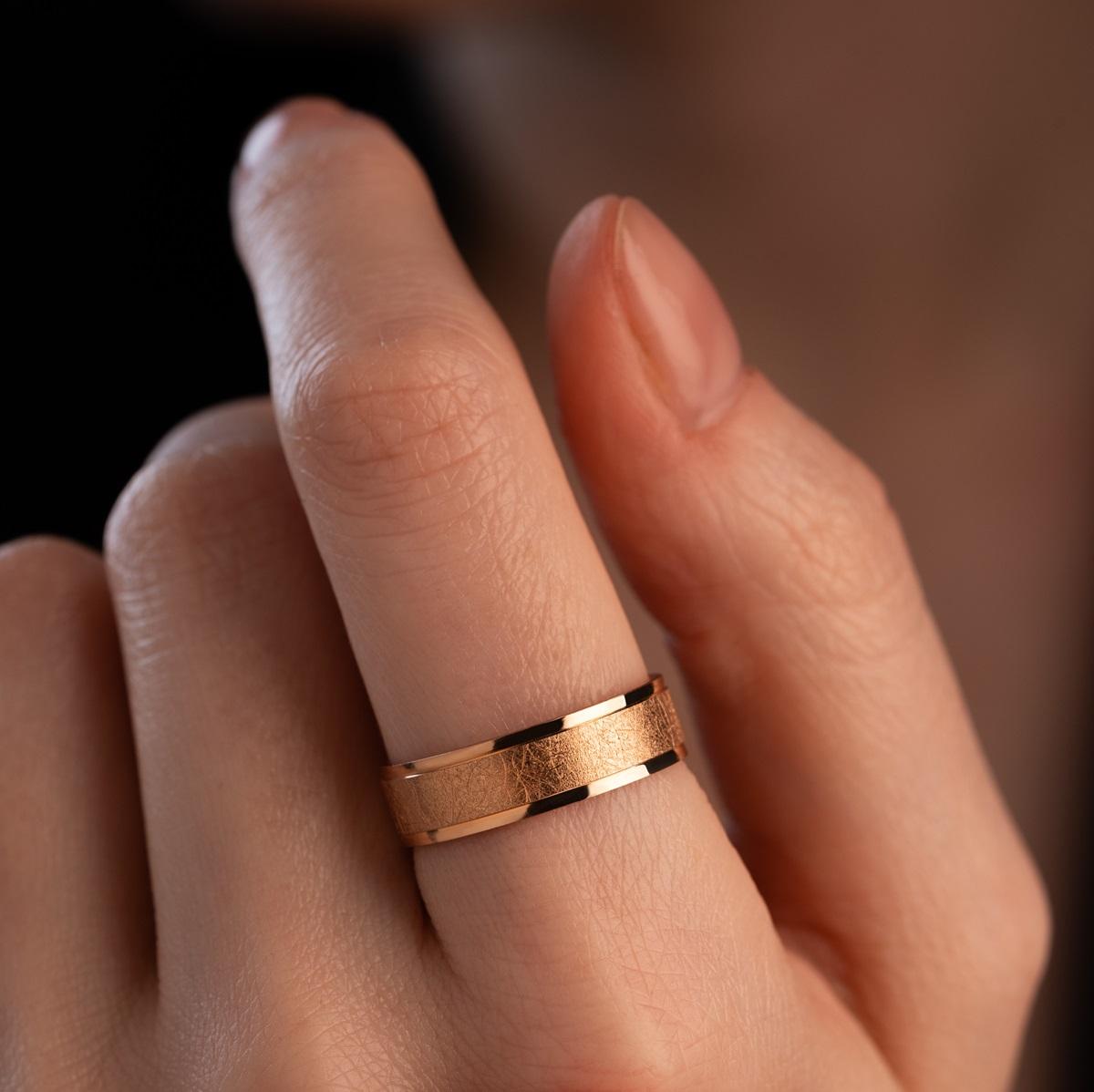 Обручальное кольцо из красного золота 500-000-045