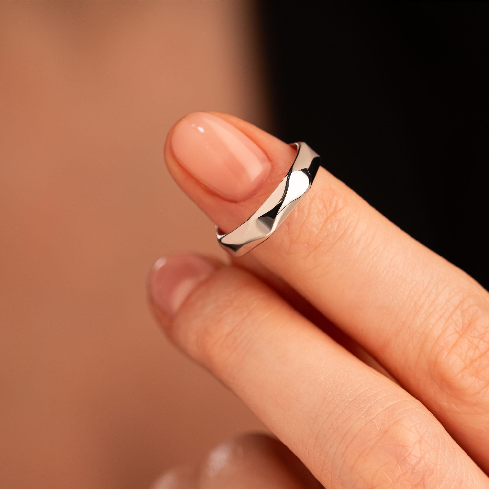 Обручальное кольцо из белого золота 710-000-220