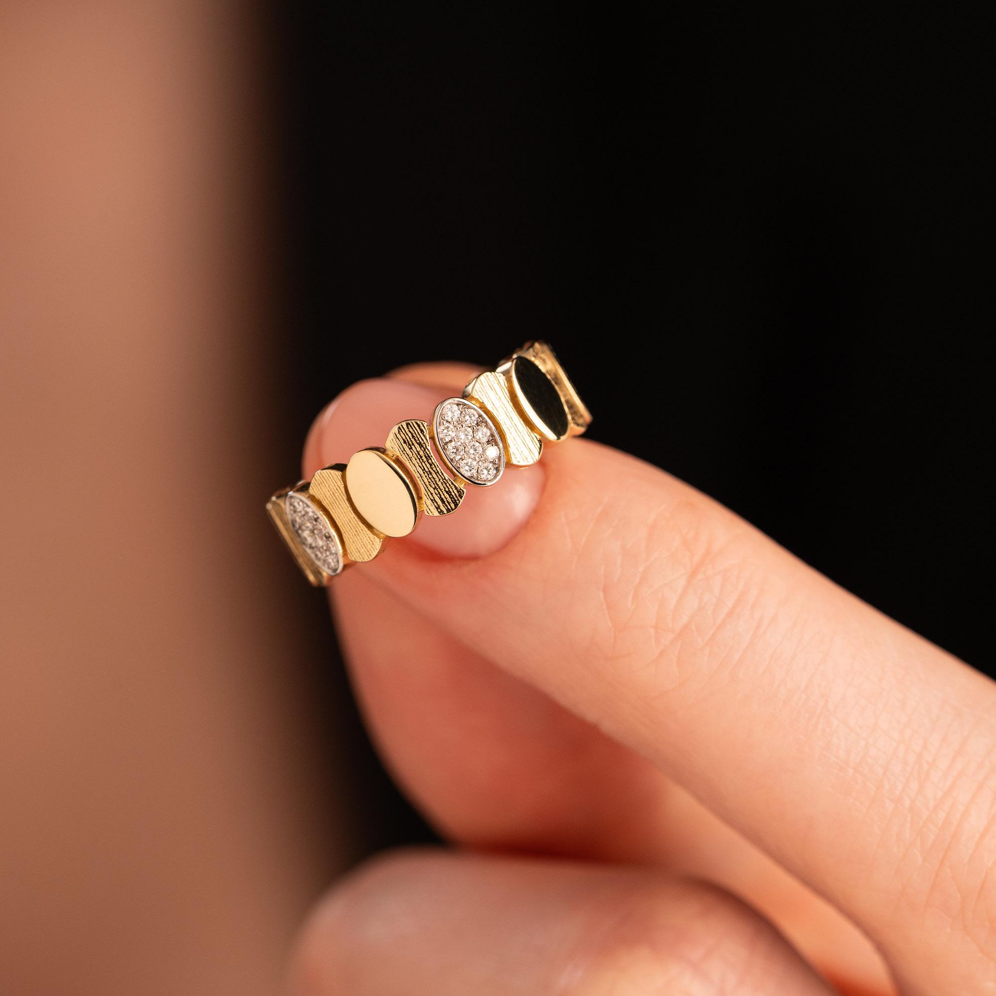 Кольцо из желтого золота с бриллиантами 931979Б