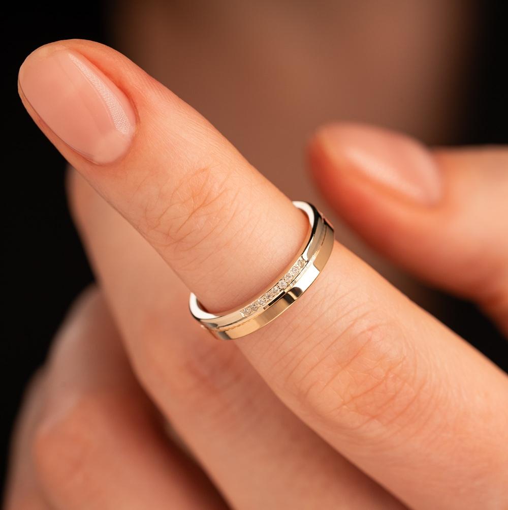 Обручальное кольцо с бриллиантами 432-090-332