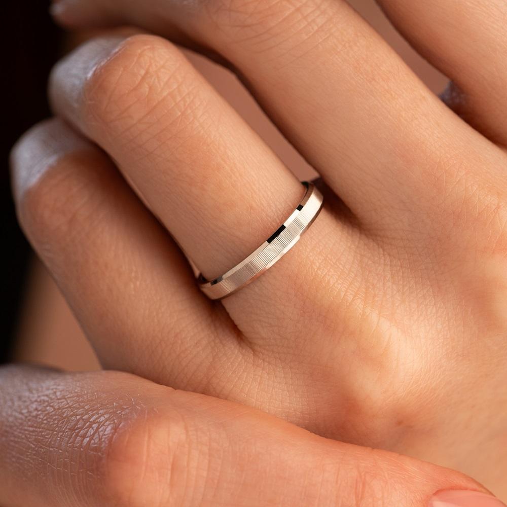 Обручальное кольцо из серебра 010-000-555