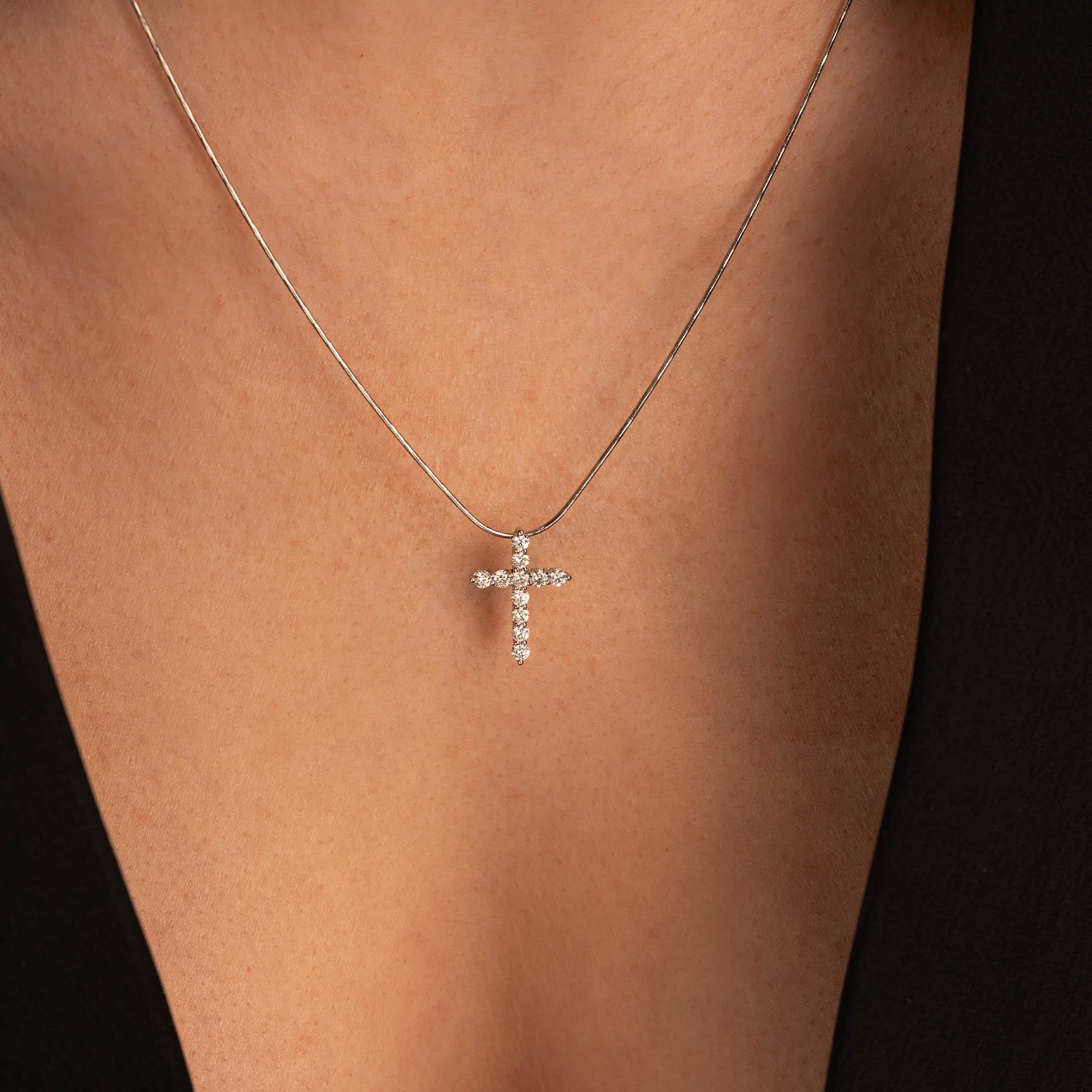 Подвеска-крест из белого золота с бриллиантами 9241022Б