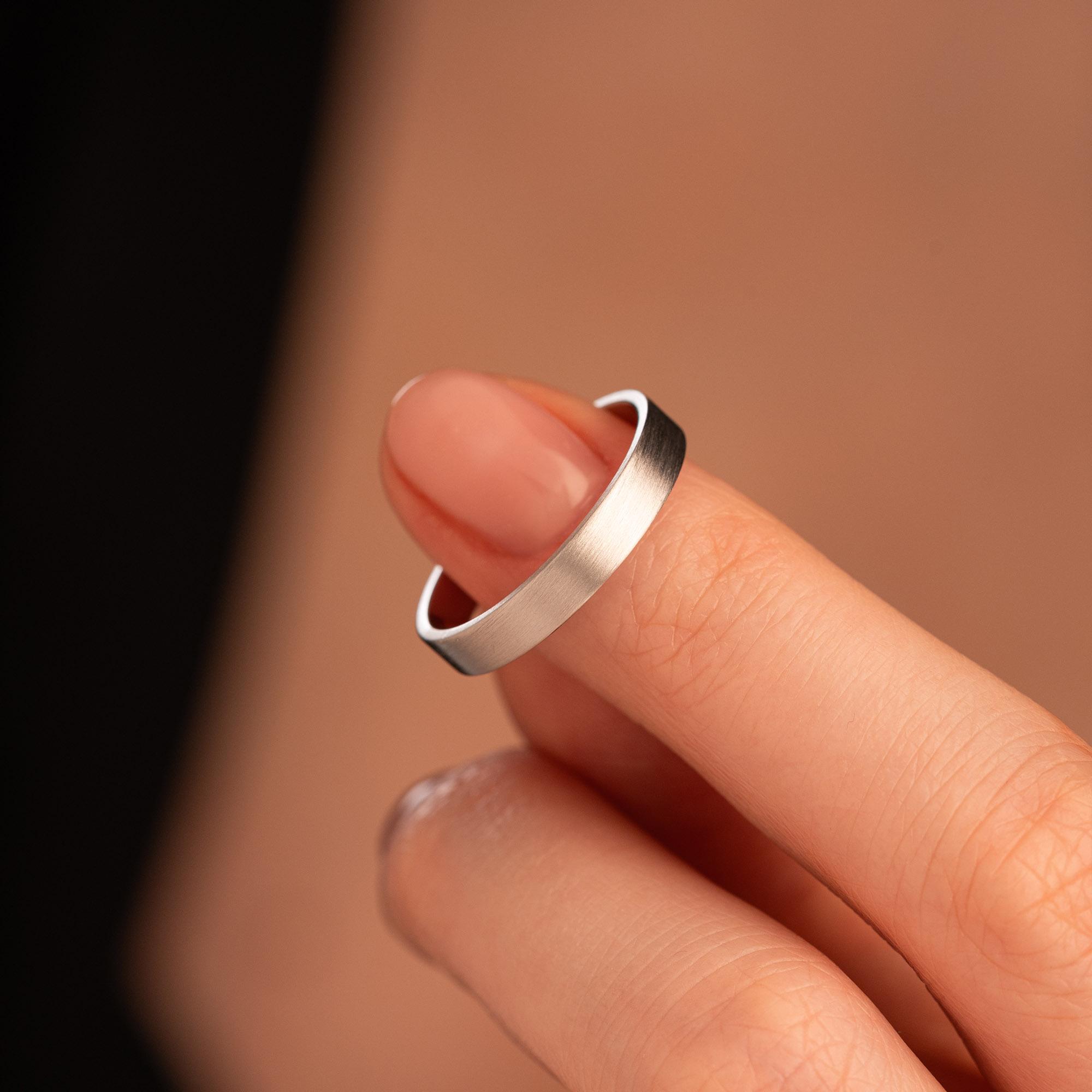 Обручальное кольцо из белого золота 210-000-355