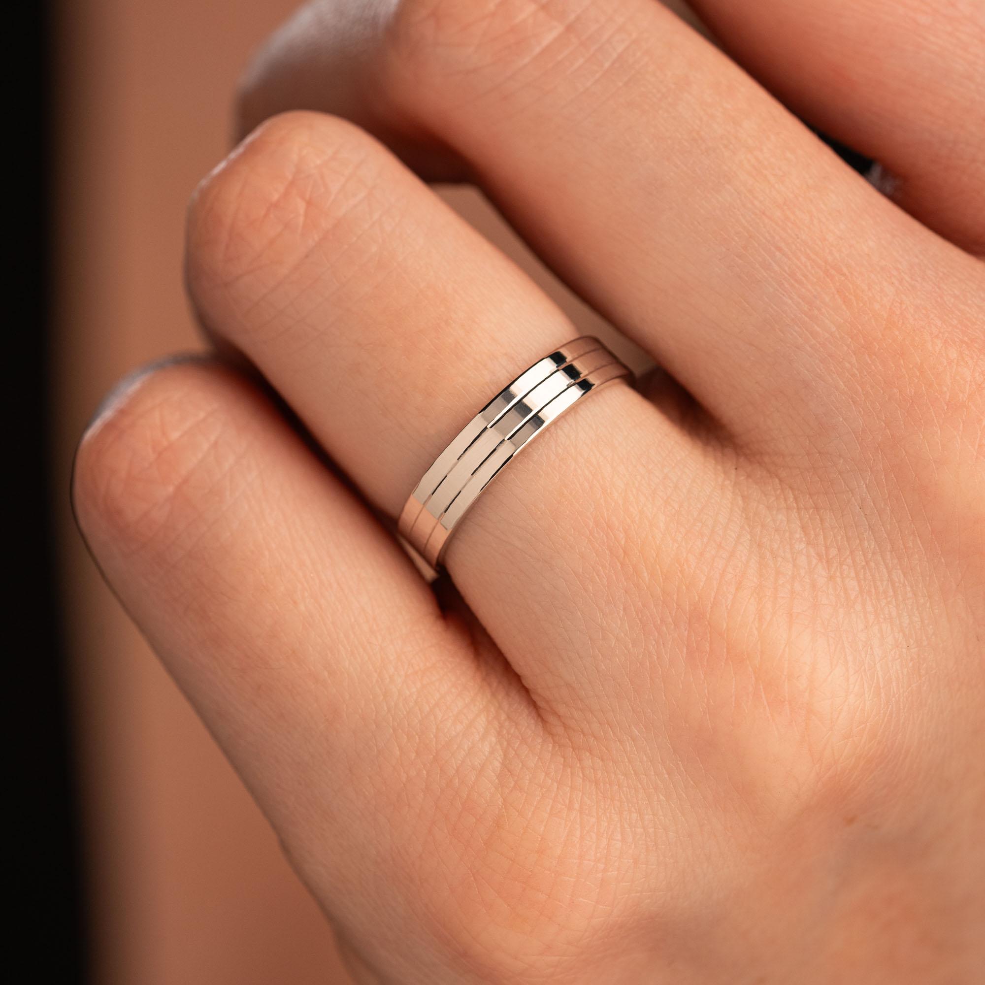 Обручальное кольцо 210-000-903