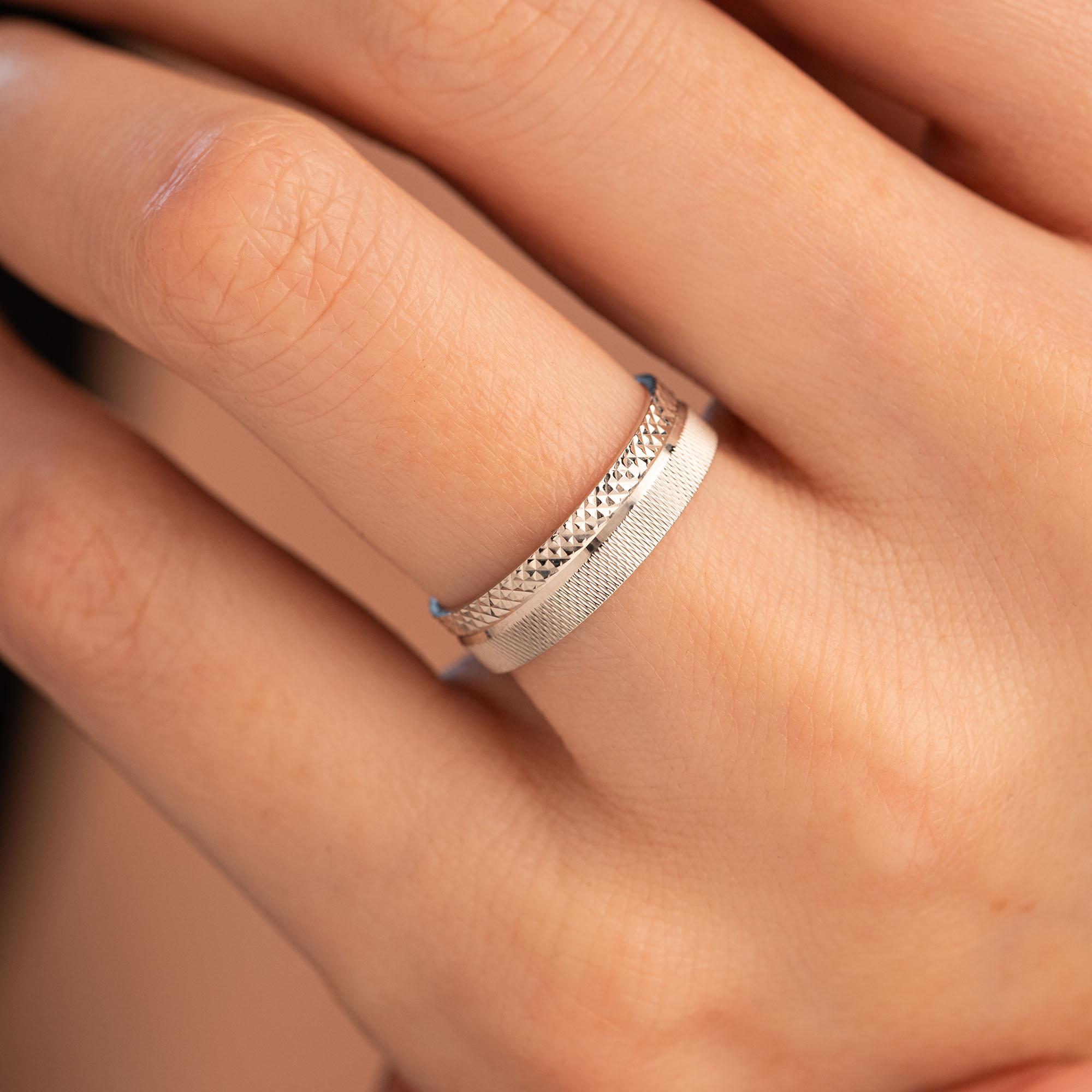 Обручальное кольцо из белого золота 510-000-1022