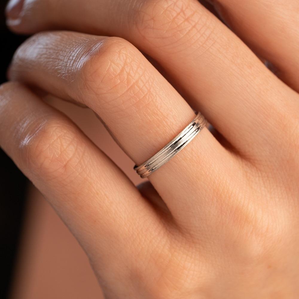 Обручальное кольцо из белого золота 210-000-556