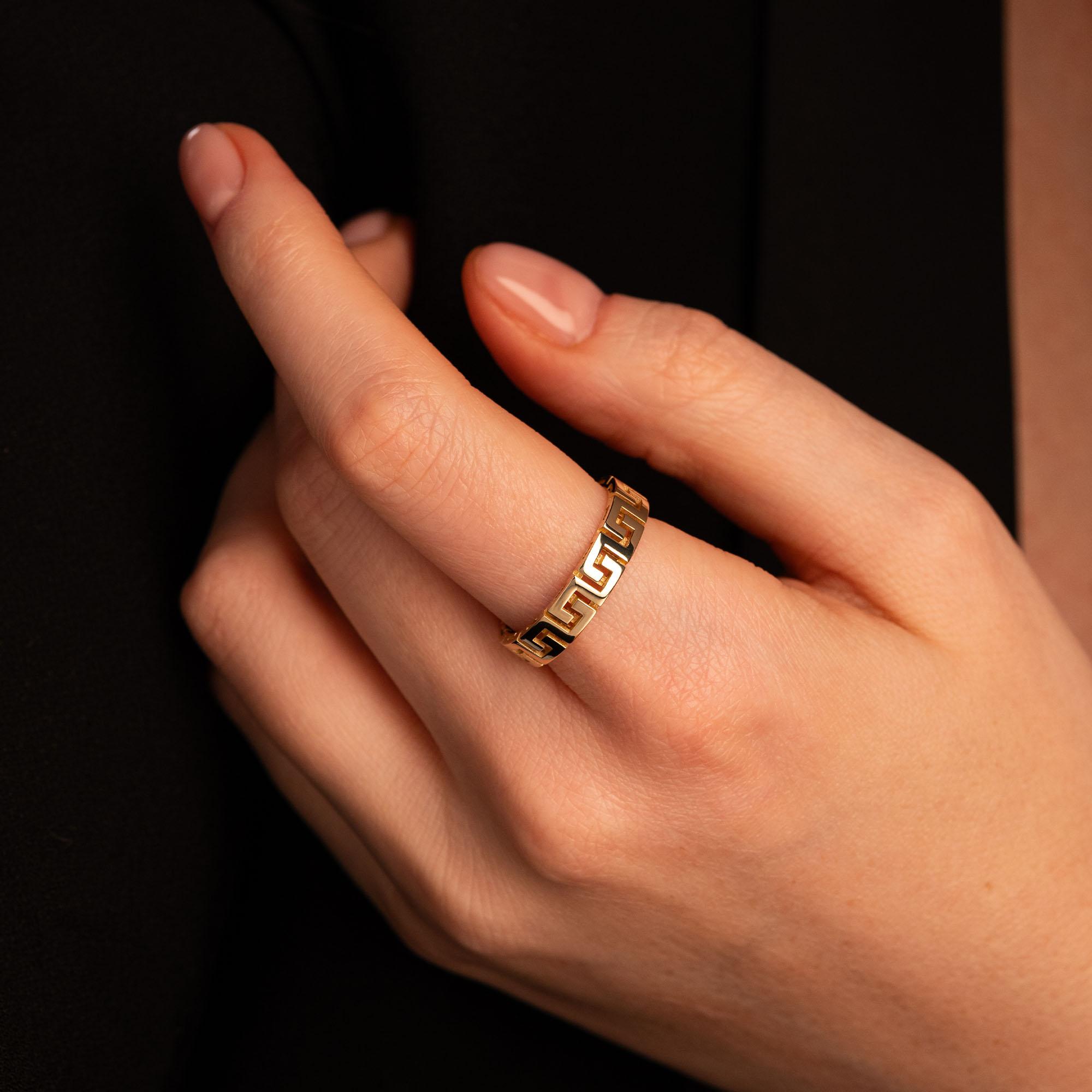 Обручальное кольцо из желтого золота с рубином 931980