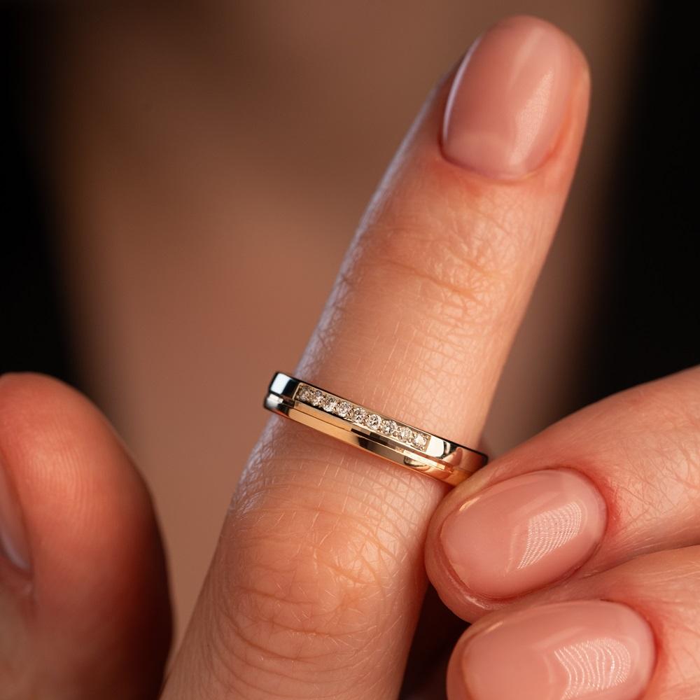 Обручальное кольцо с бриллиантами 432-090-318