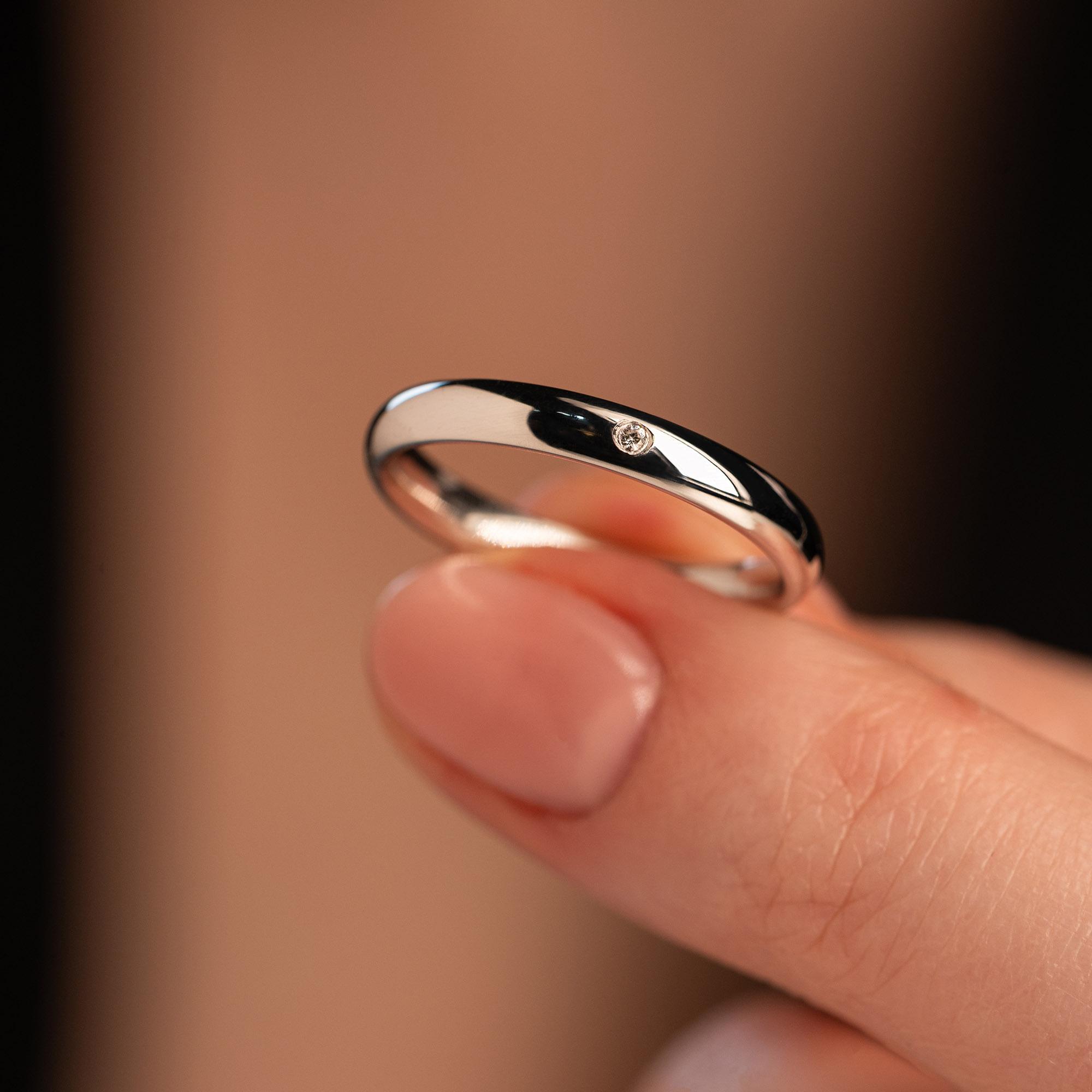 Обручальное кольцо с бриллиантом 212-010-329