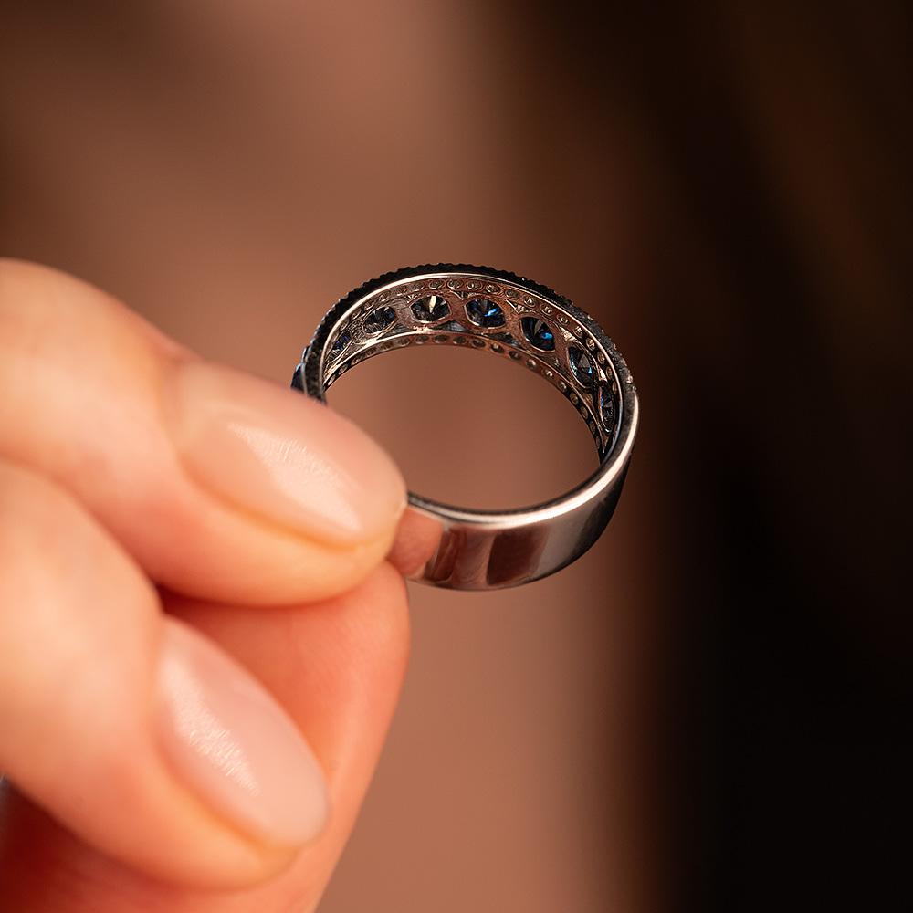 Кольцо из белого золота с бриллиантами и сапфирами 921494С