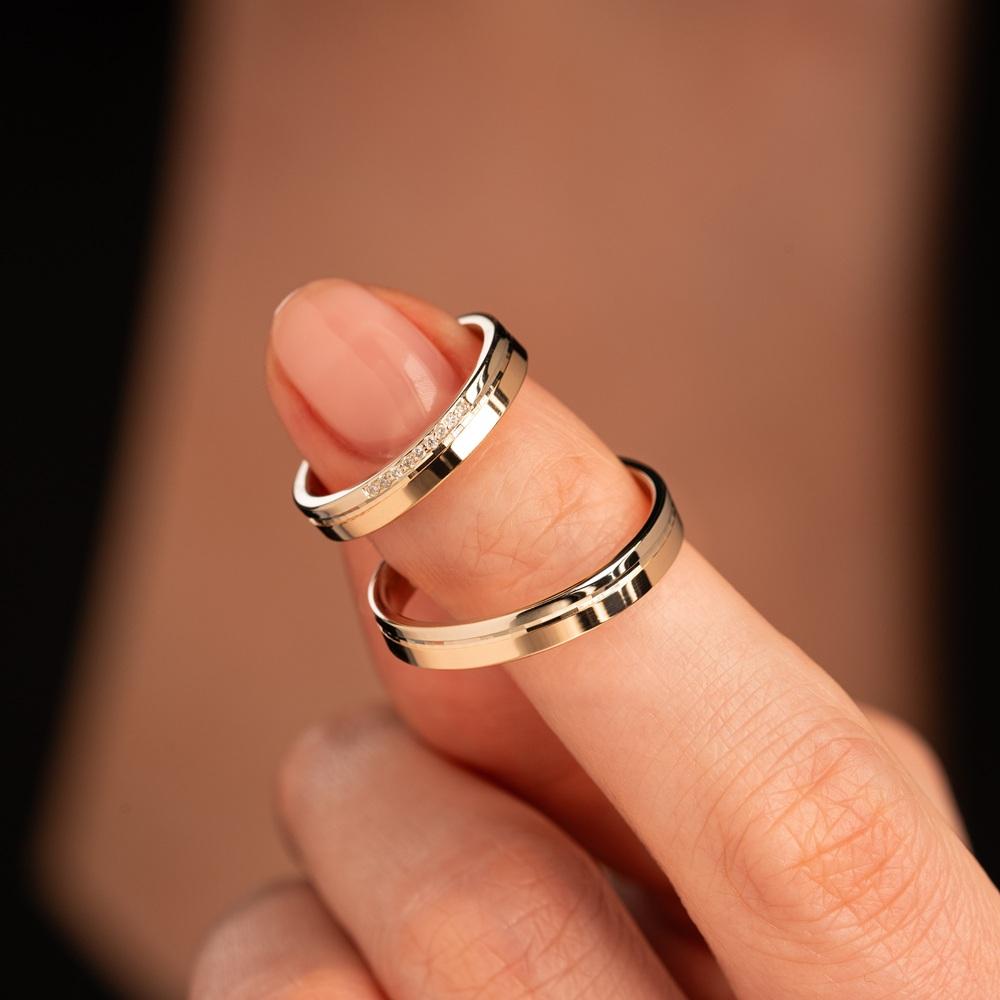 Обручальное кольцо с бриллиантами 432-090-332