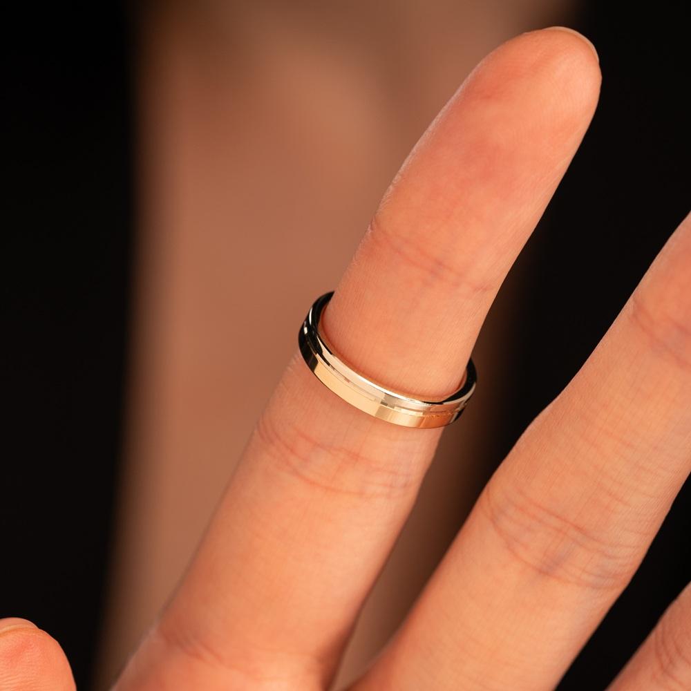 Обручальное кольцо с бриллиантами 432-090-332