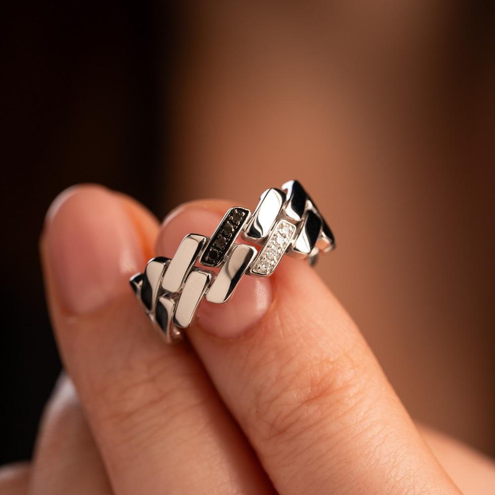 Кольцо из белого золота с белыми и черными бриллиантами 921880ЧБ