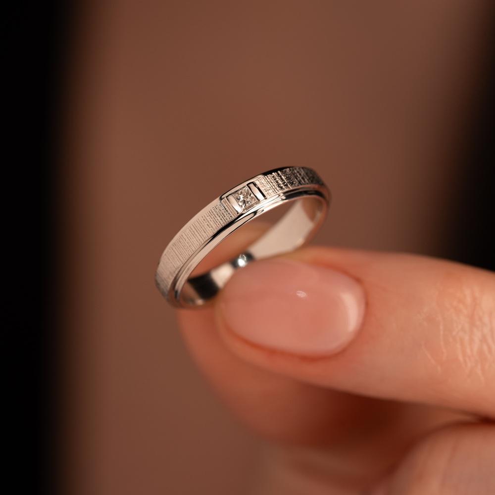 Обручальное кольцо с бриллиантом 921993Б