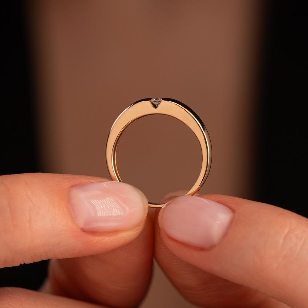 Кольцо из золота с бриллиантом 911280Б