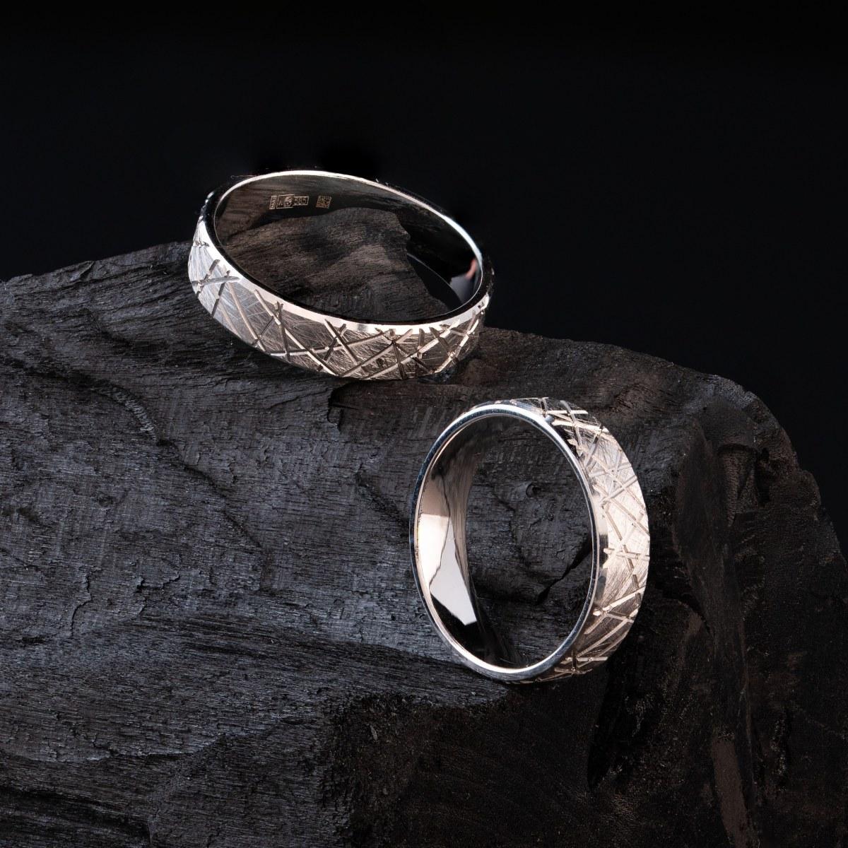 Кольцо с гранями из белого золота  510-000-176