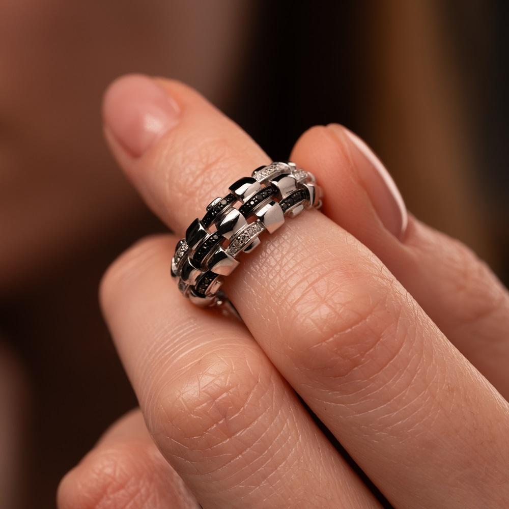 Кольцо с дорожками черных и белых бриллиантов 921844ЧБ