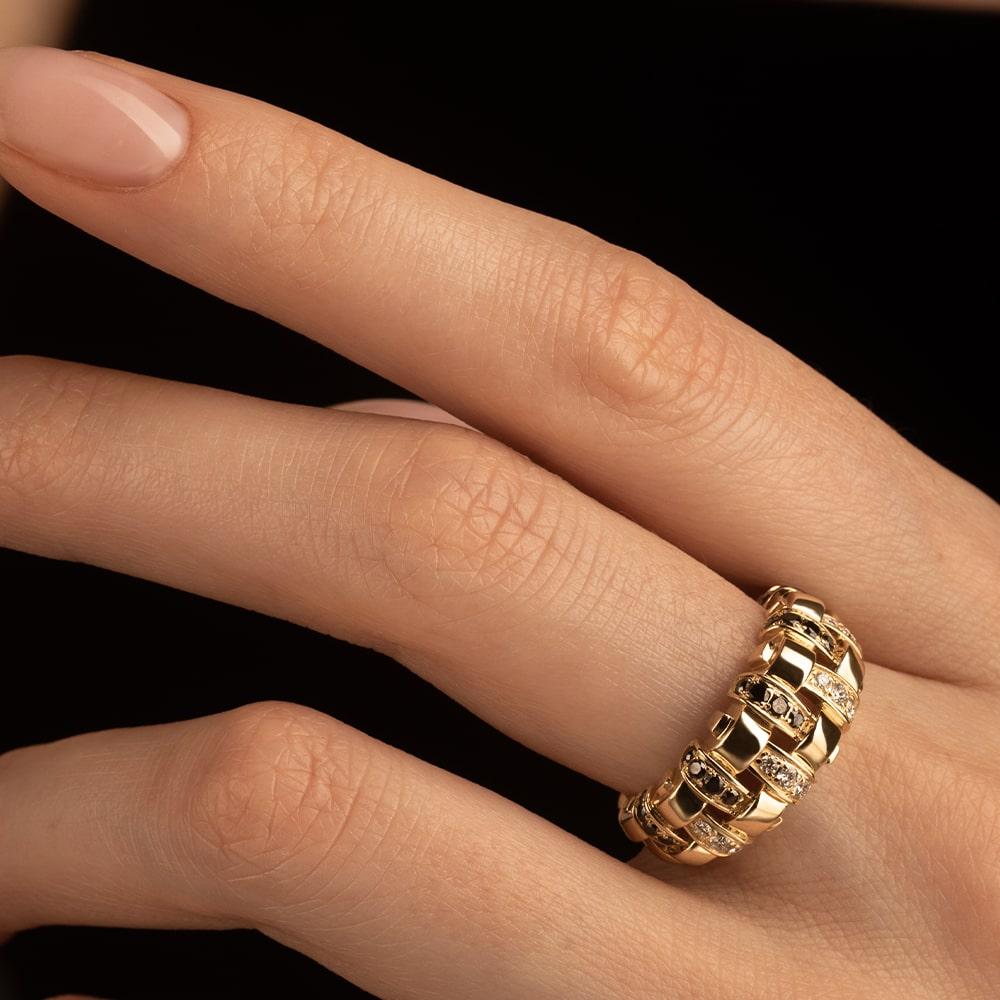 Кольцо из желтого золота 585 пробы с черными и белыми бриллиантами 931790ЧБ