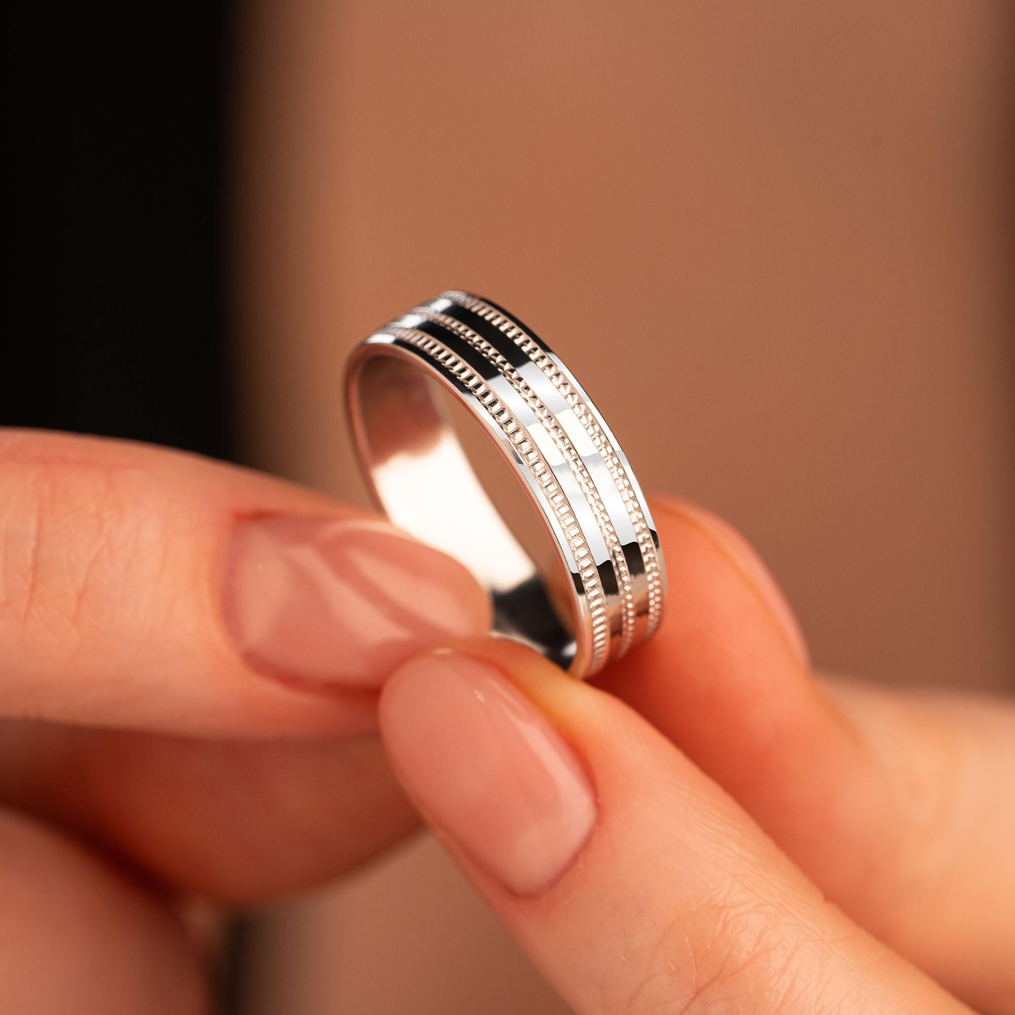 Обручальное кольцо из белого золота с гранями 210-000-853