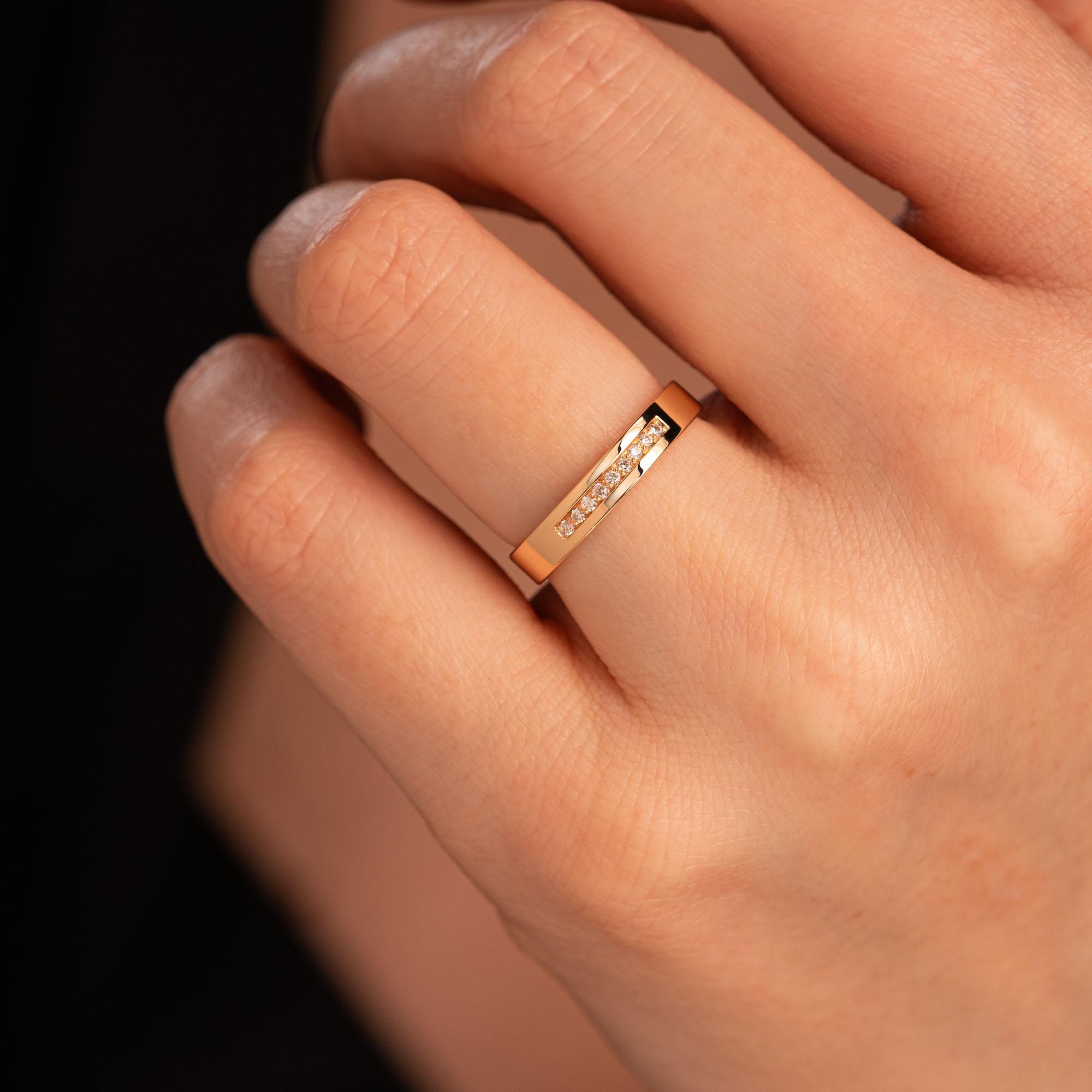 Обручальное кольцо с бриллиантами 202-090-308