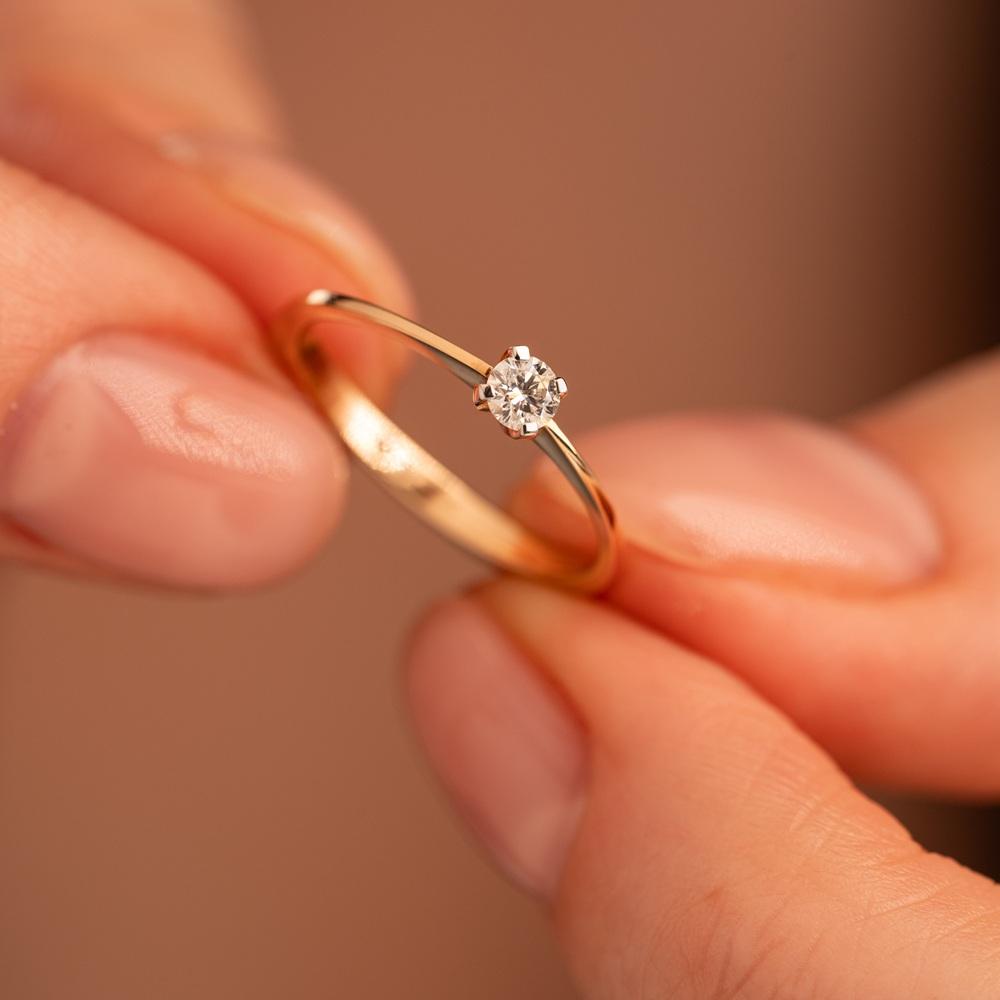 Кольцо из золота с бриллиантом 911049Б