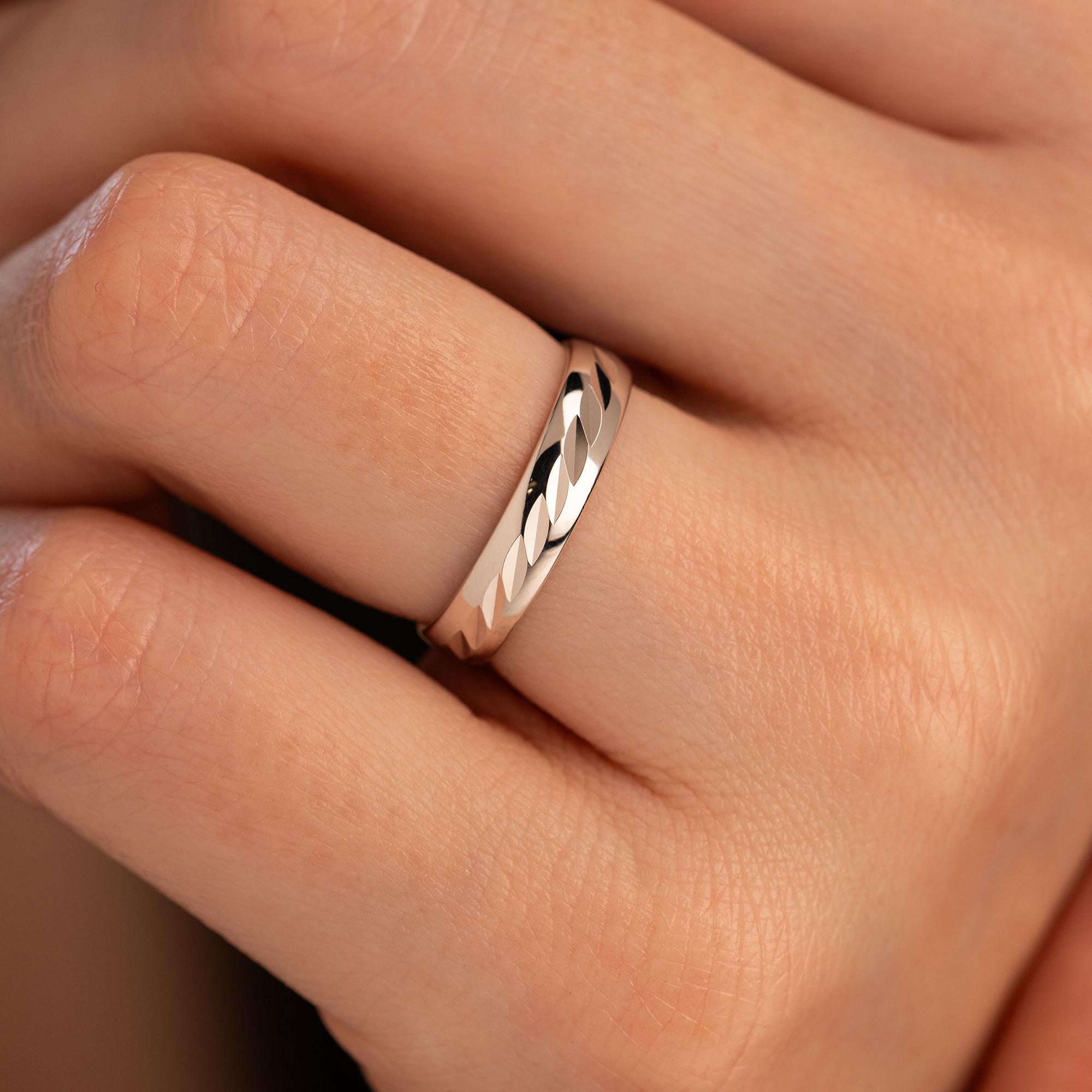 Обручальное кольцо из белого золота 210-000-611