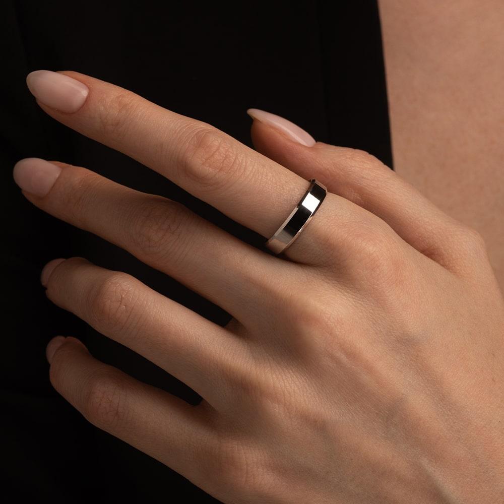 Обручальное кольцо из серебра 010-000-554