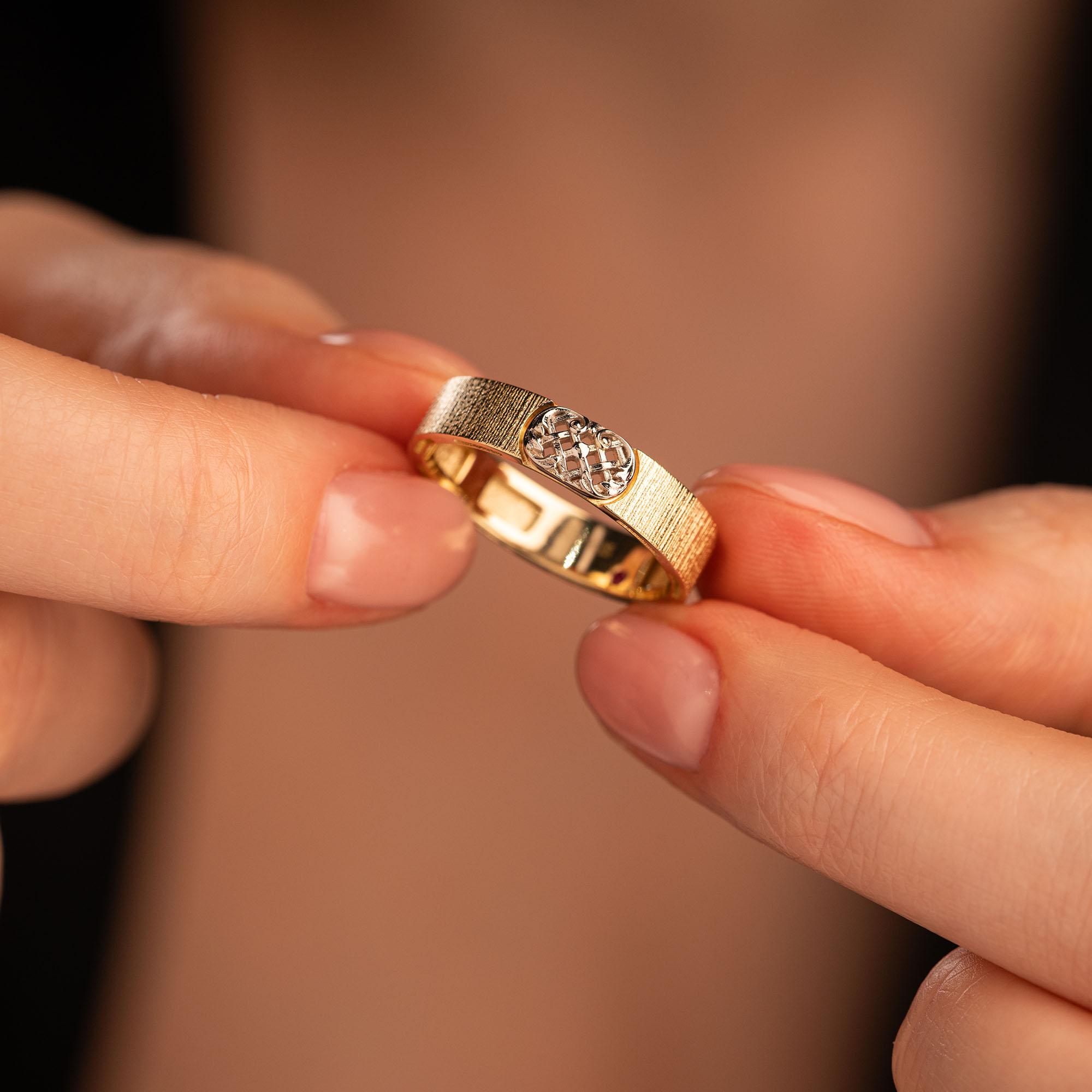 Кольцо из желтого и белого золота с рубином 9311035