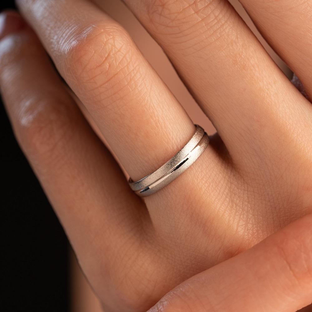 Обручальное кольцо из белого золота 210-000-720