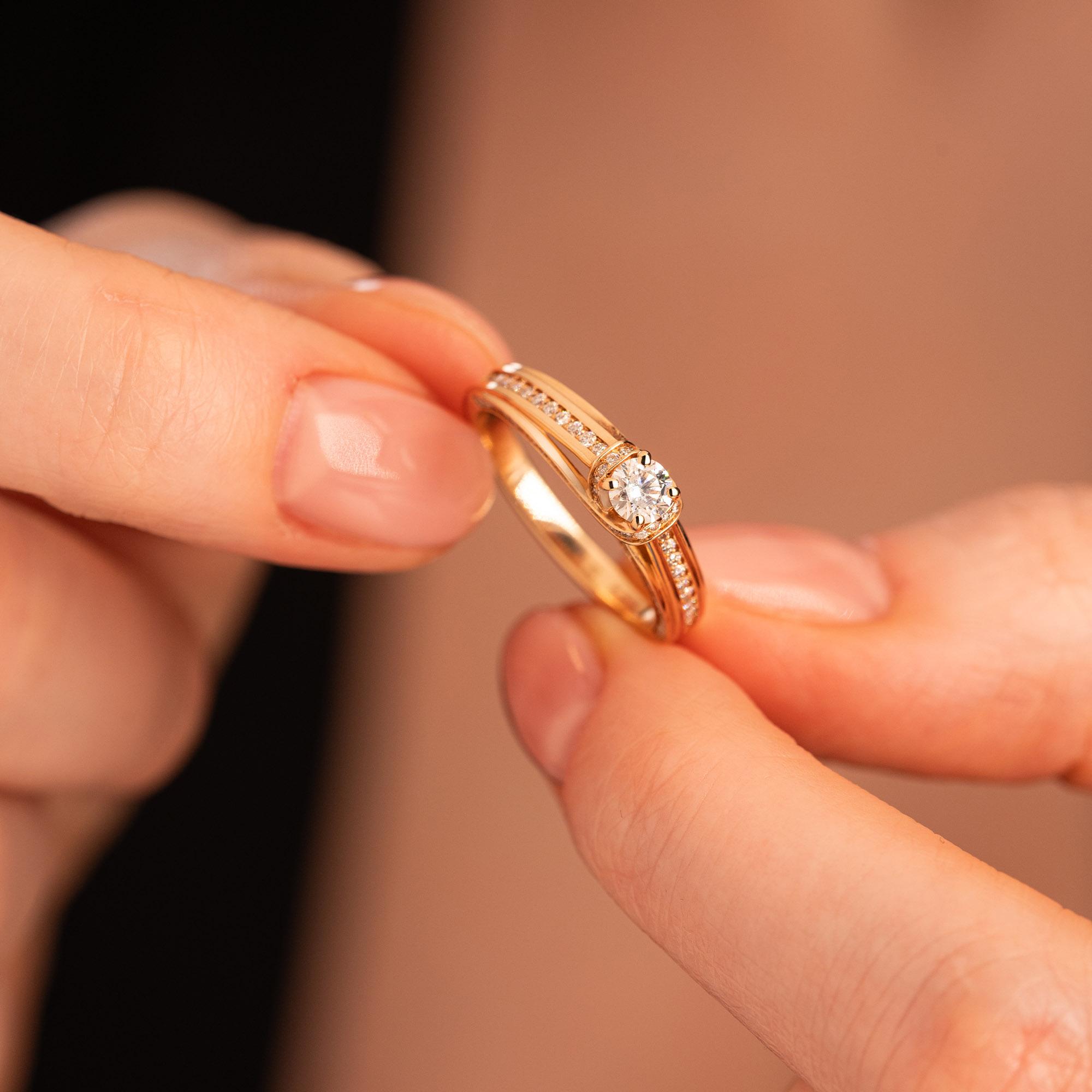 Кольцо из золота с бриллиантами 911427Б