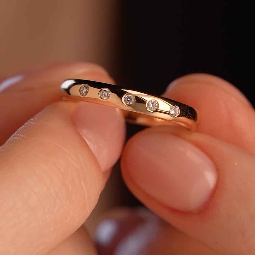 Обручальное кольцо с бриллиантами 102-050-530