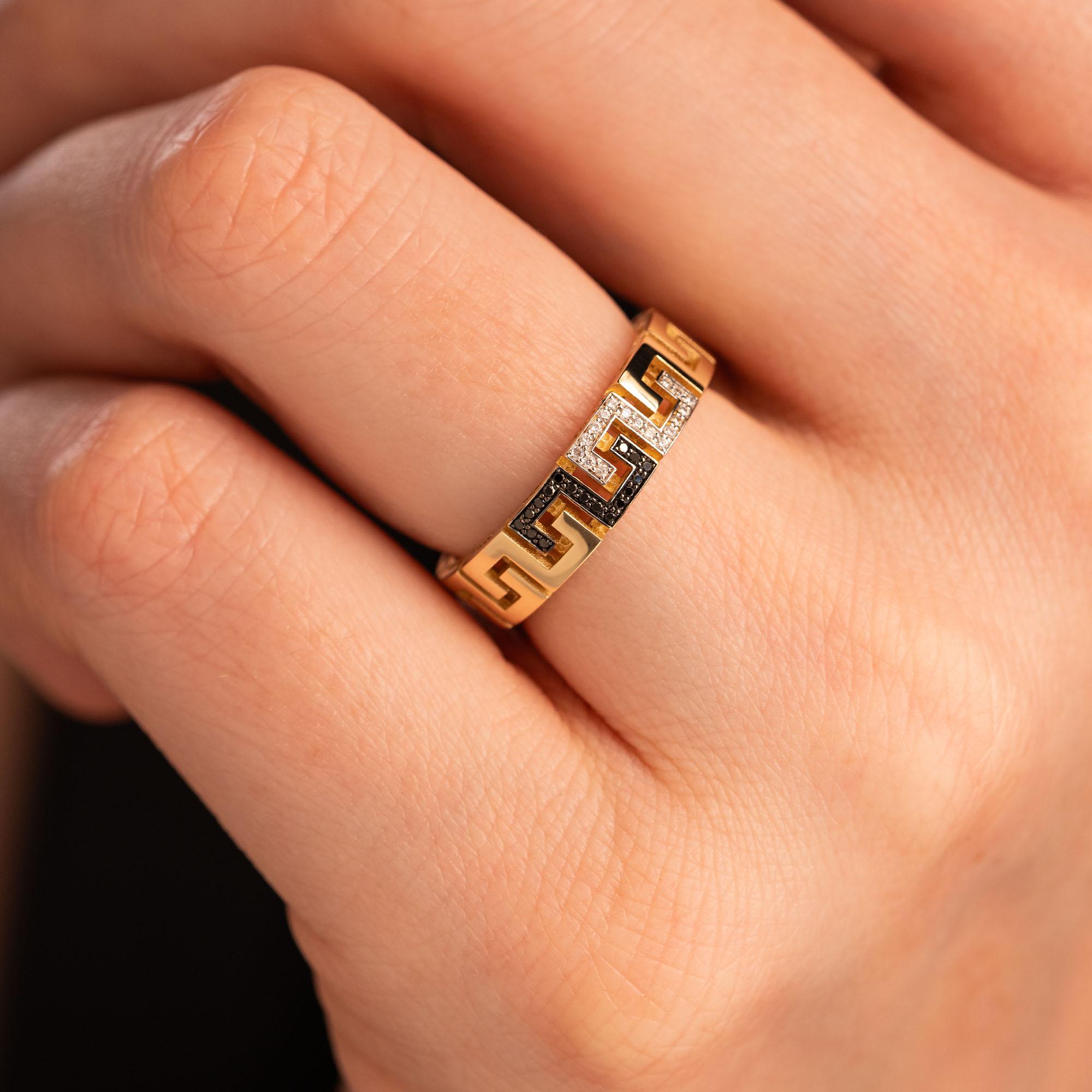 Эксклюзивное кольцо с черными и белыми бриллиантами 931980ЧБ