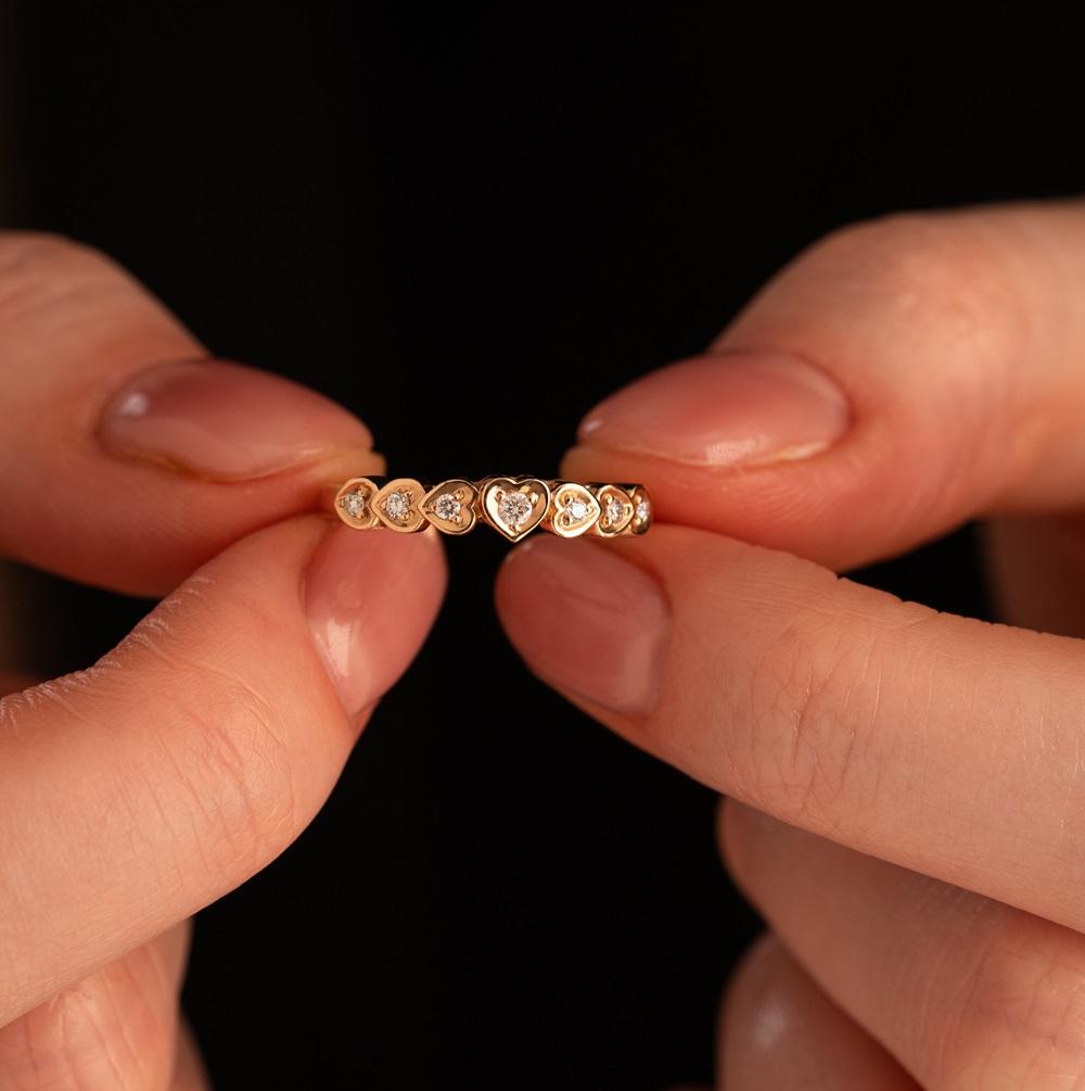 Кольцо с бриллиантами и сердечками 911334Б