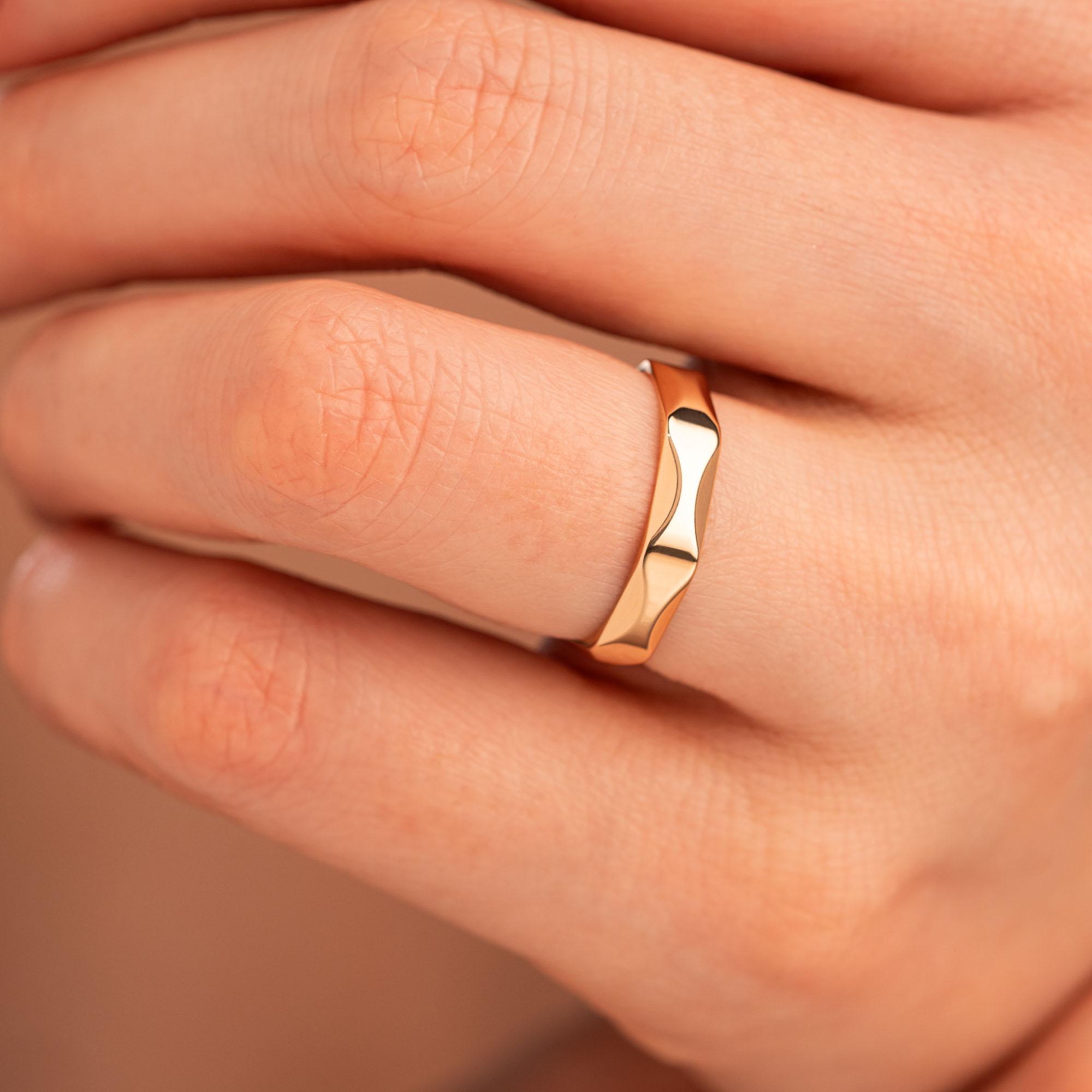 Обручальное кольцо из красного золота 700-000-220