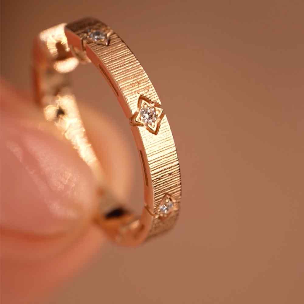 Серьги из красного золота с бриллиантами 912944Б