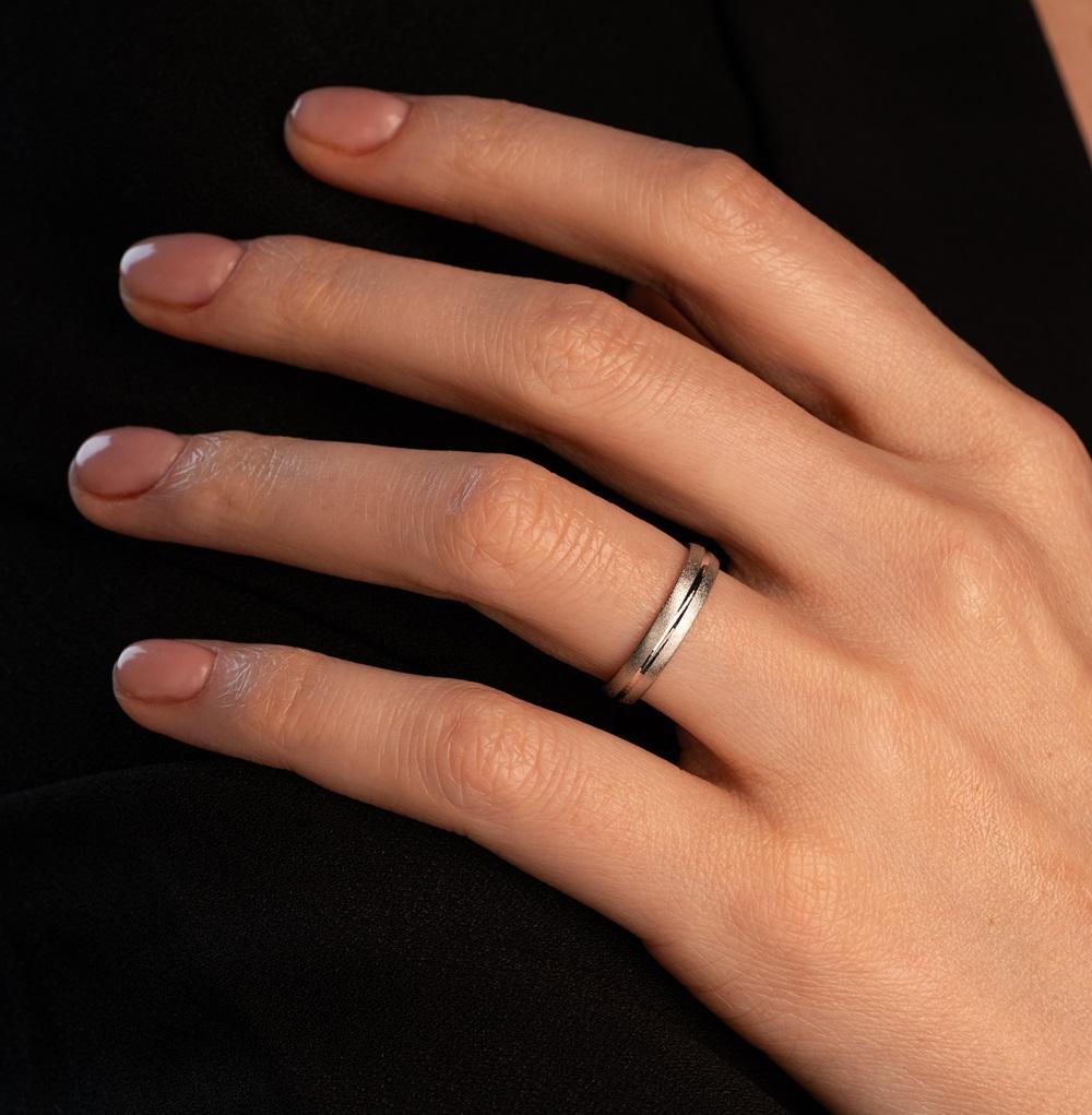 Обручальное кольцо из белого золота 210-000-720