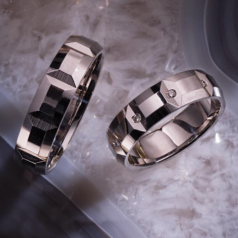 Обручальное кольцо с бриллиантом 712-090-231