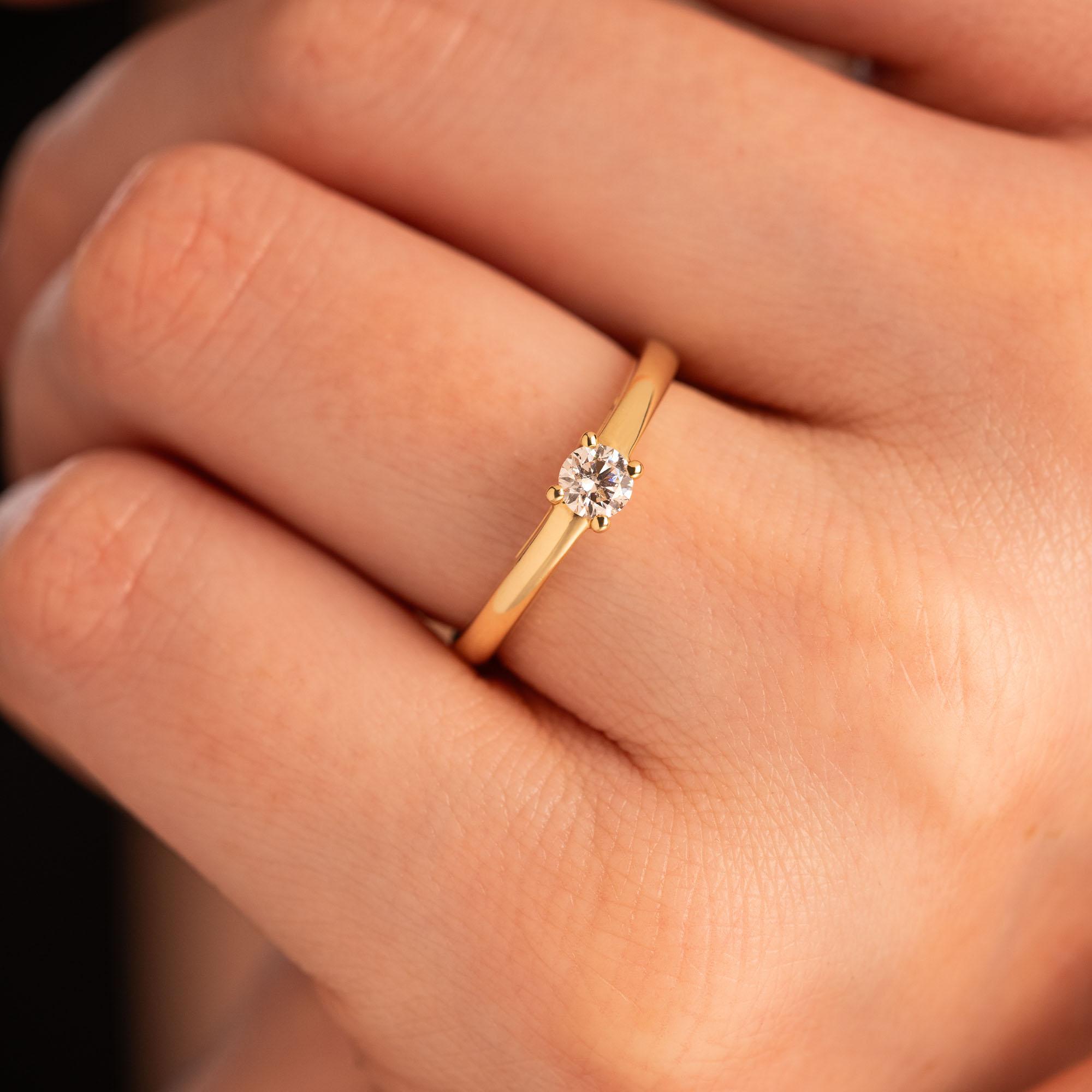 Кольцо из золота с бриллиантом 931214Б