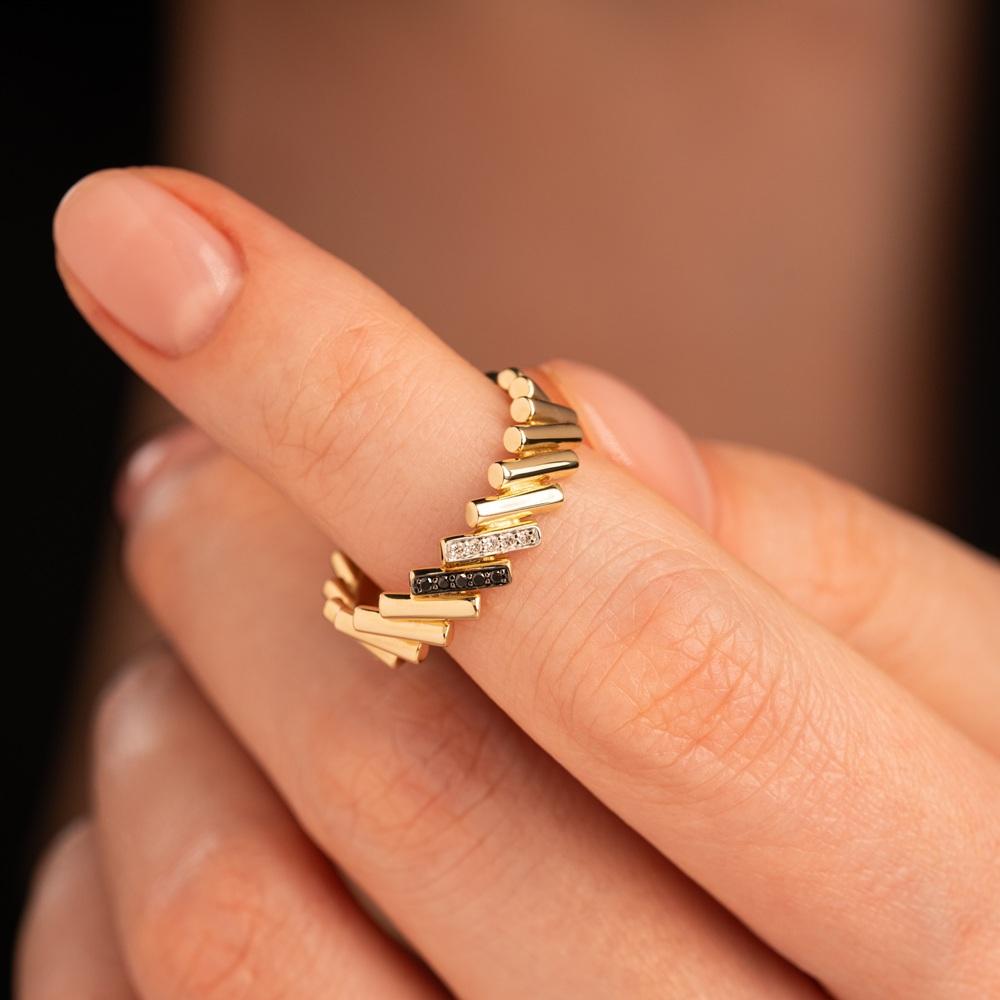 Кольцо из желтого золота с бриллиантами и рубином 931948Б