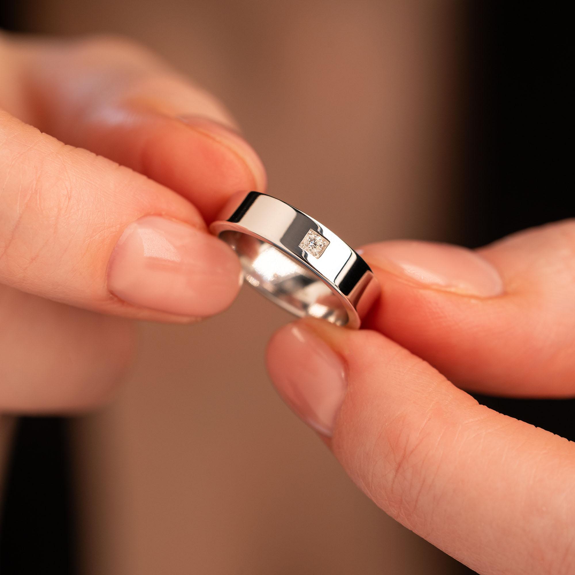 Кольцо с бриллиантом 212-010-327