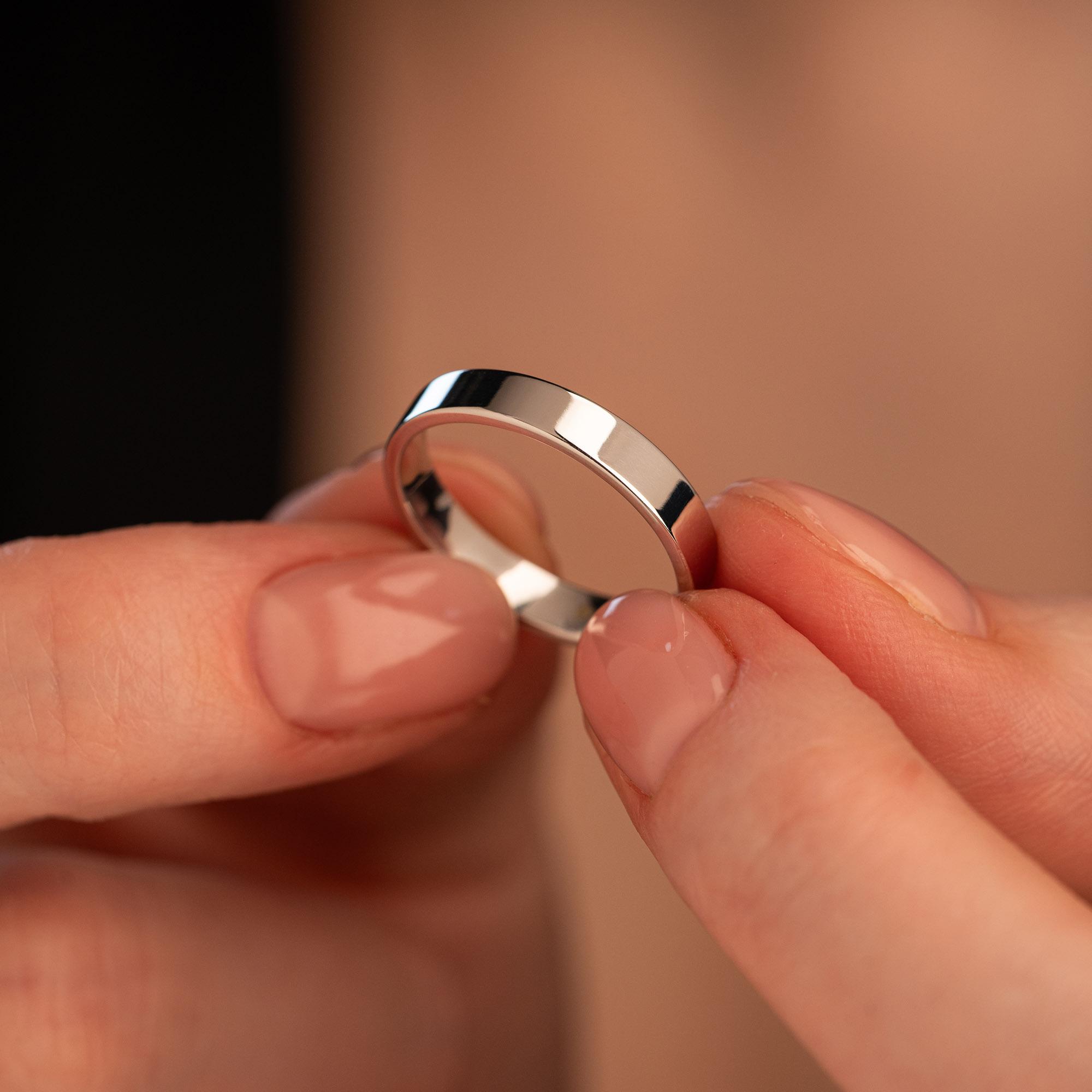 Обручальное кольцо из белого золота 210-000-308