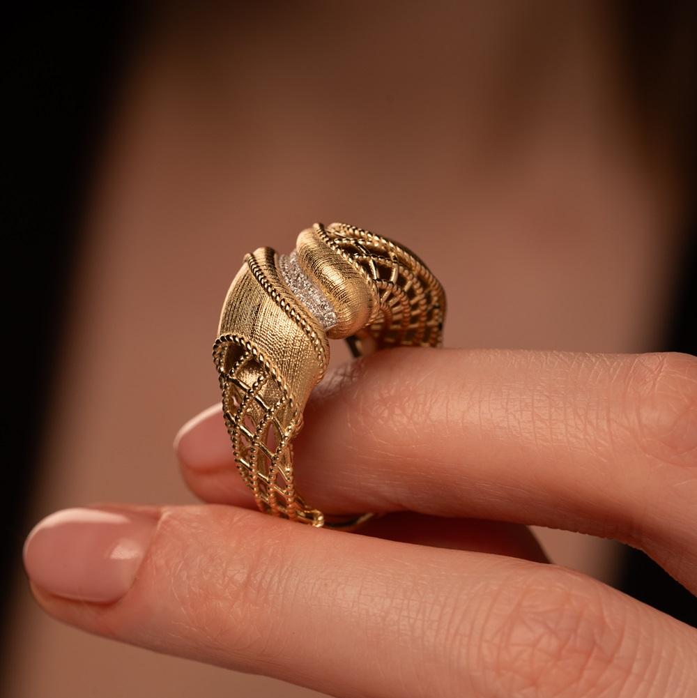 Кольцо из желтого золота с бриллиантами 931902Б