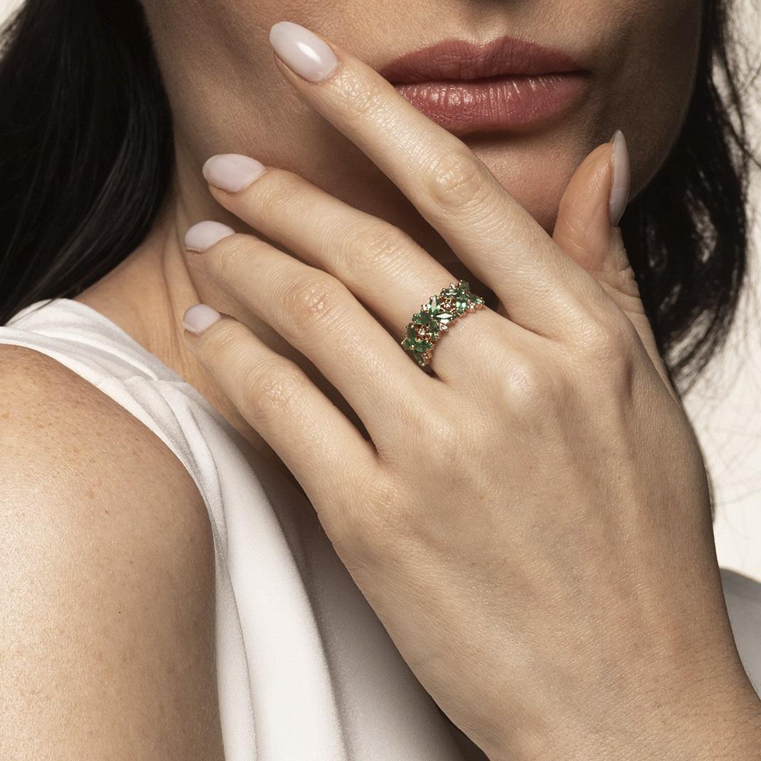 Кольцо из золота с изумрудами 911141И